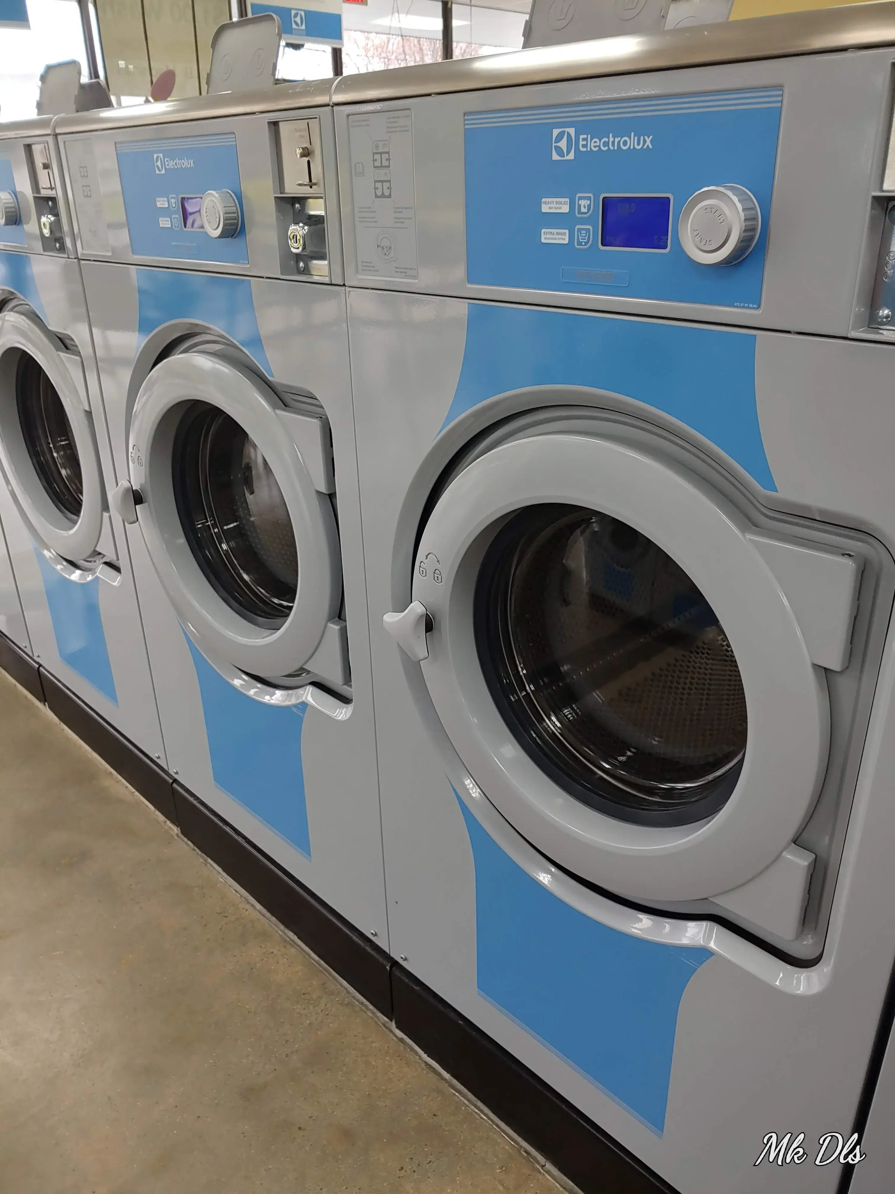 Elm Street Laundry thumbnail 14