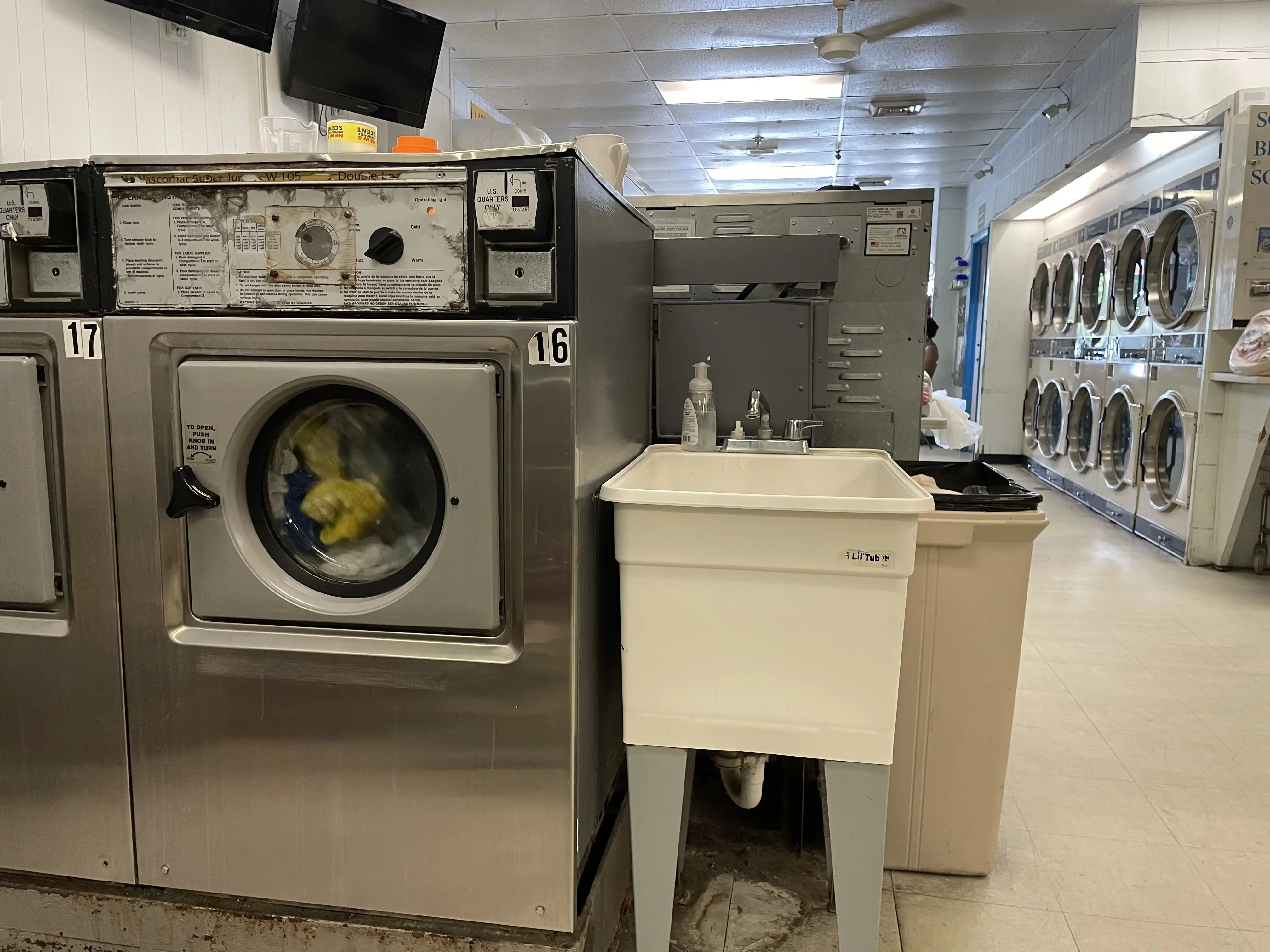 Elyana Coin Laundry - Oriole Plaza - Image 3