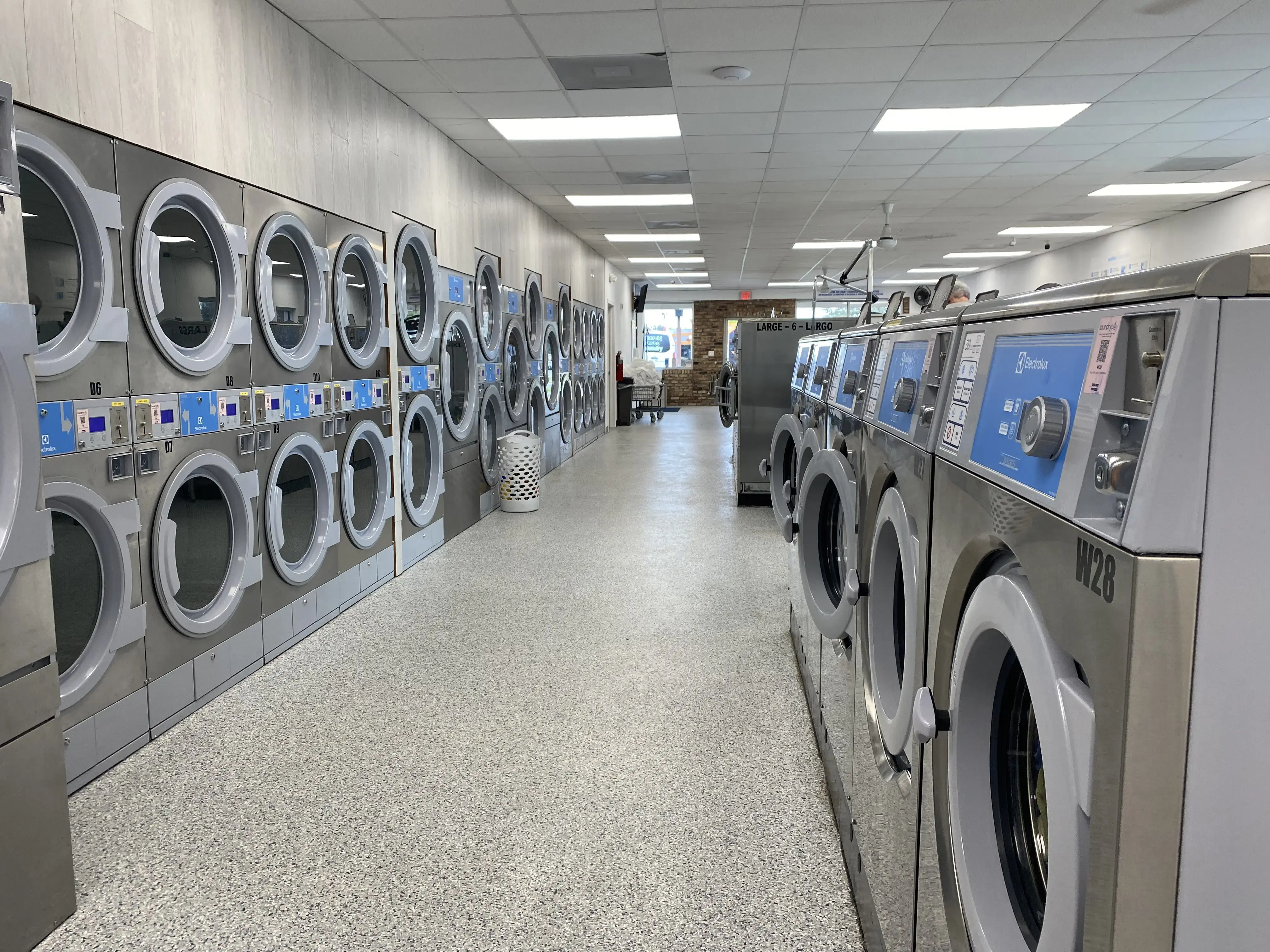 Emerald Waves Laundry thumbnail 1