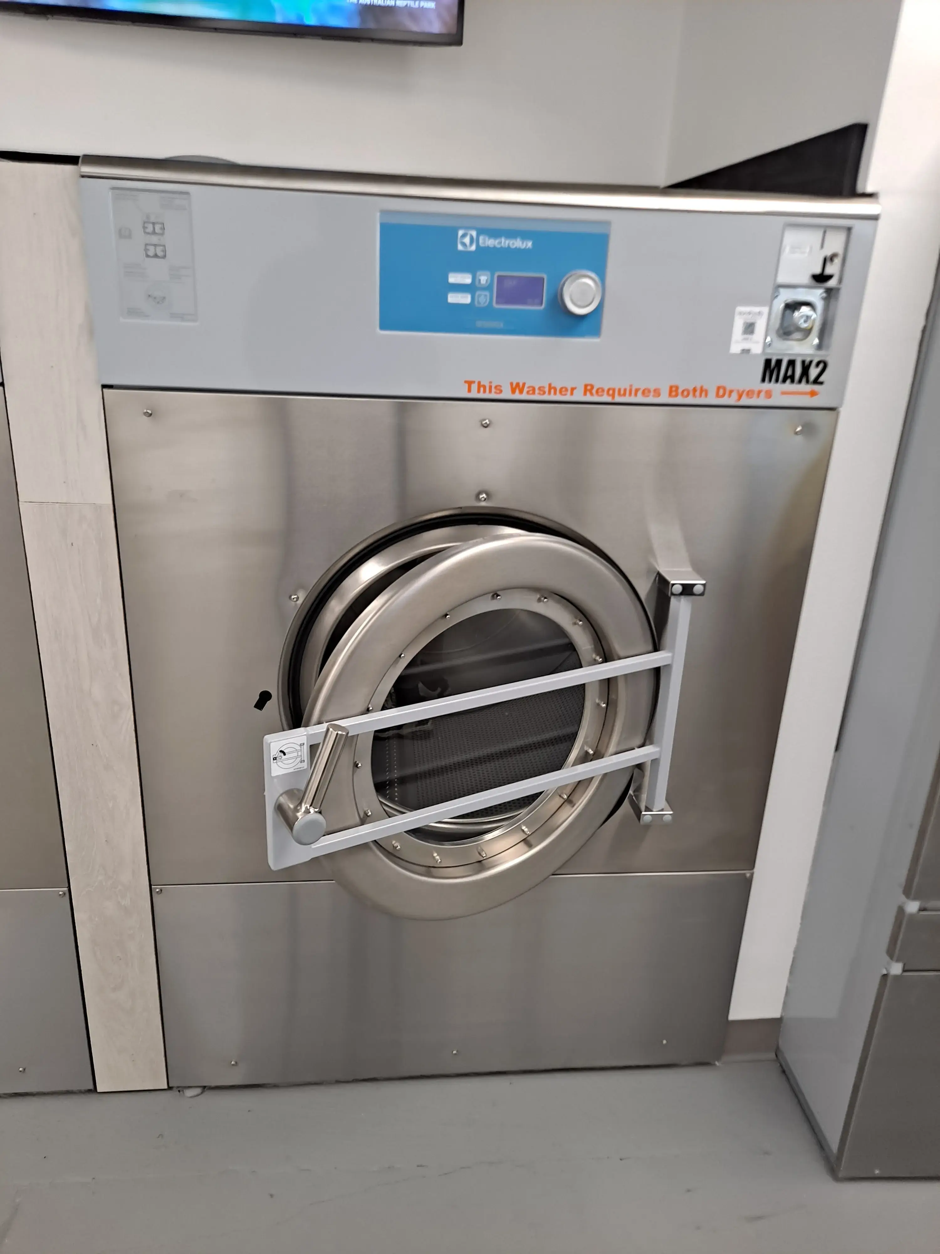 Emerald Waves Laundry - Image 14