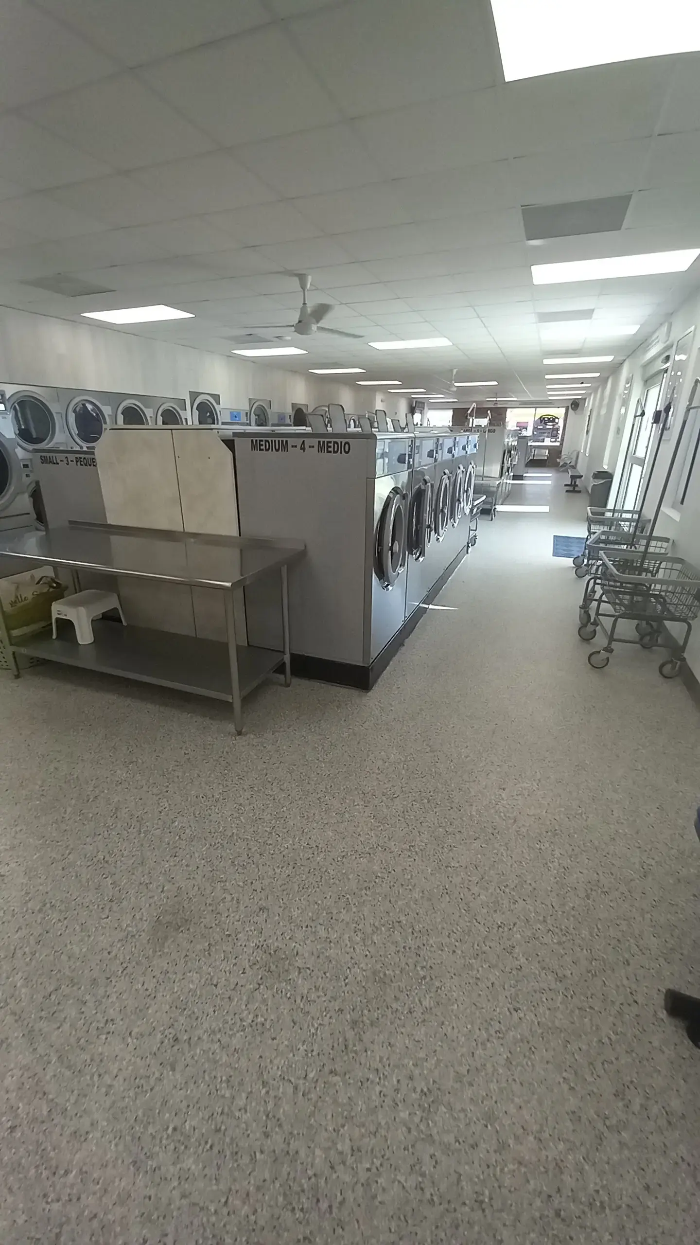 Emerald Waves Laundry - Image 19