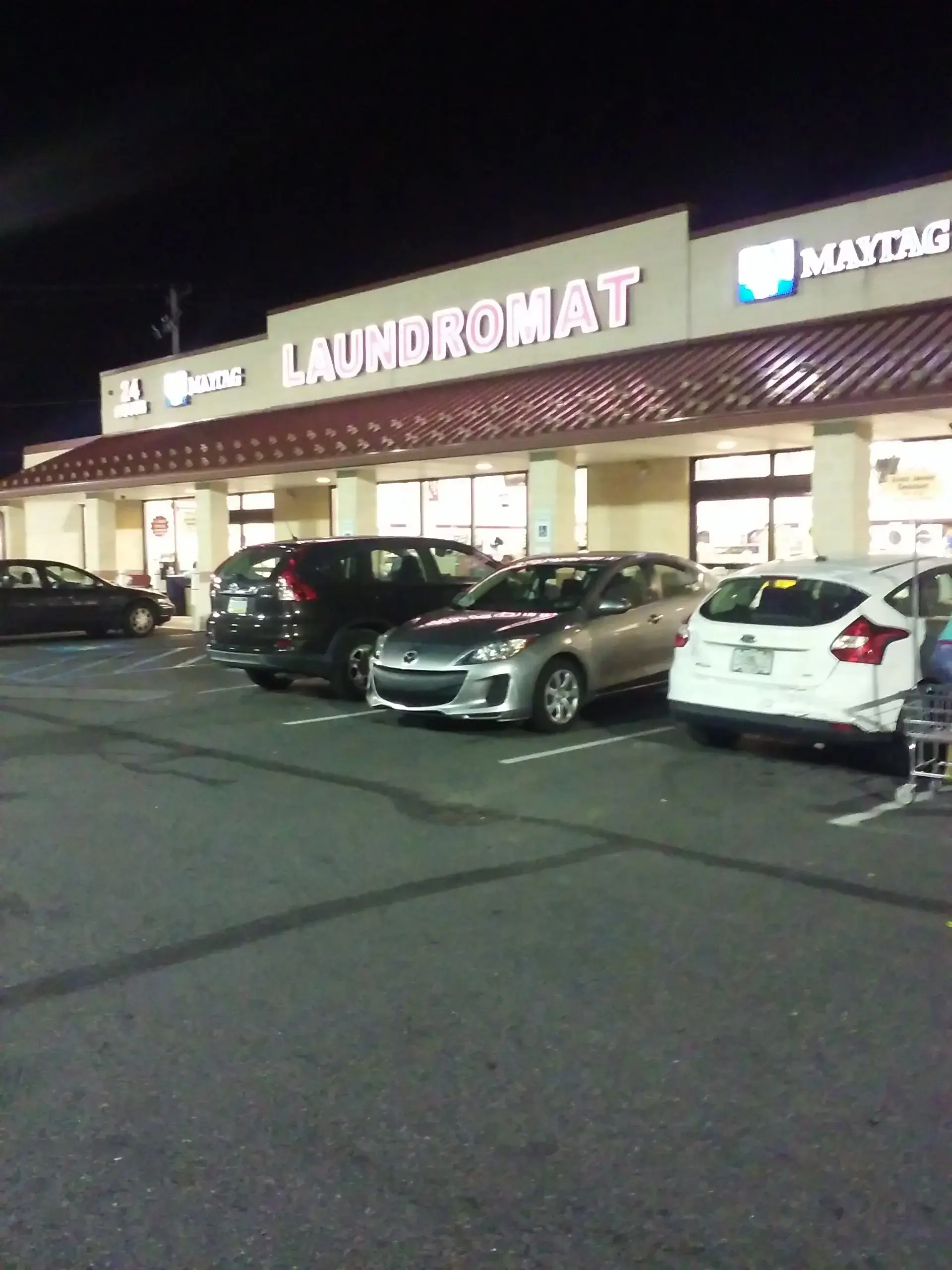 Emmaus Avenue Laundromat - Image 19