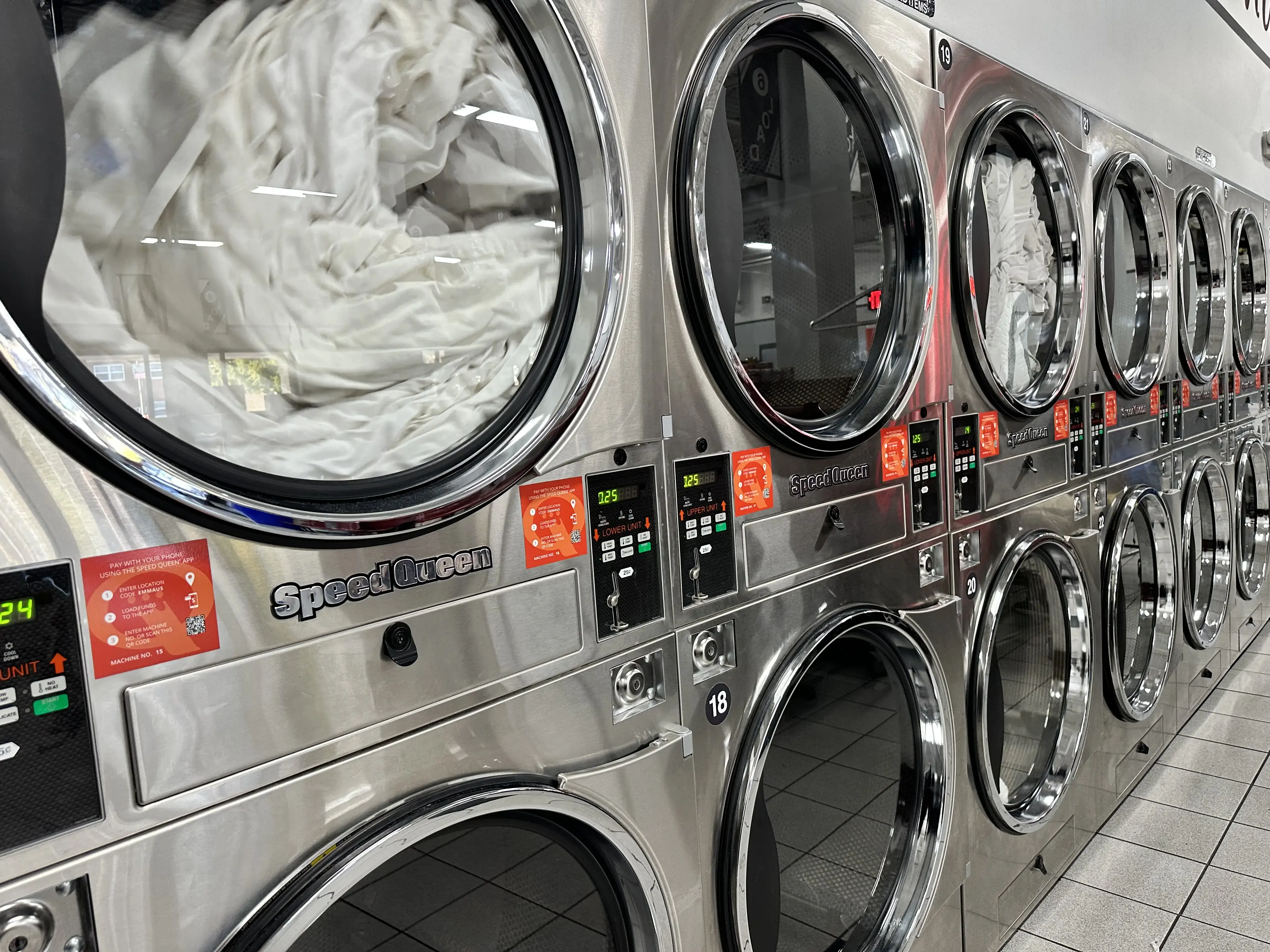 Emmaus Avenue Laundromat - Image 4