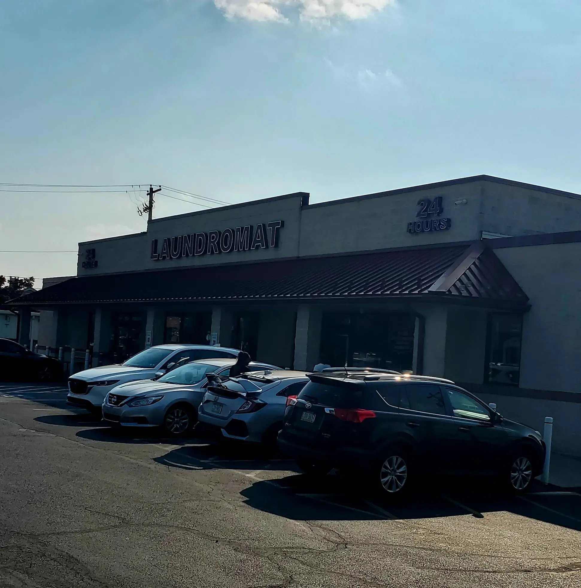 Emmaus Avenue Laundromat - Image 20