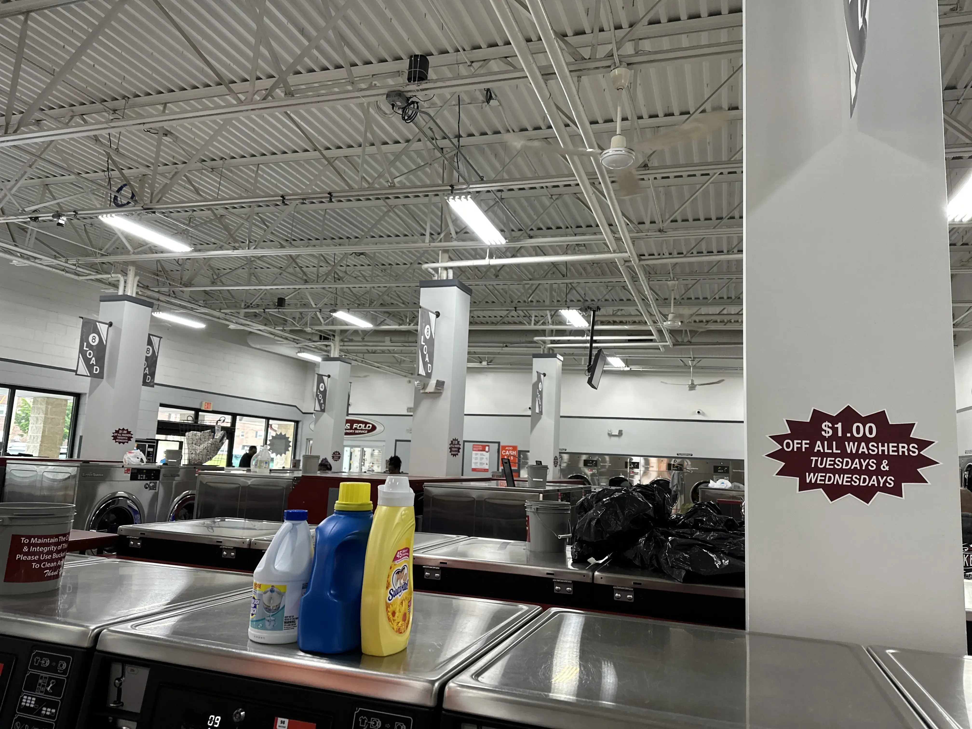 Emmaus Avenue Laundromat - Image 3