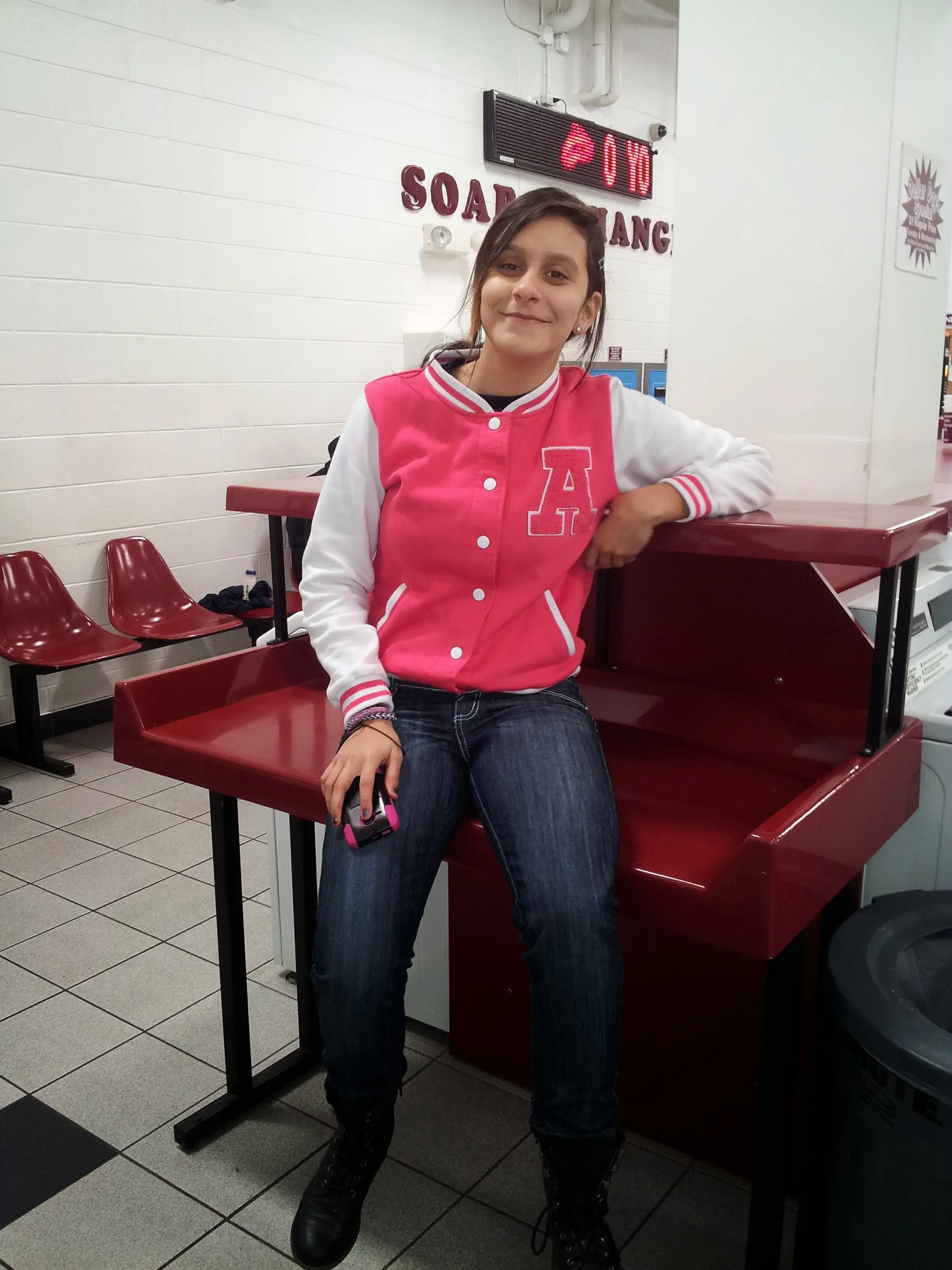 Emmaus Avenue Laundromat - Image 13