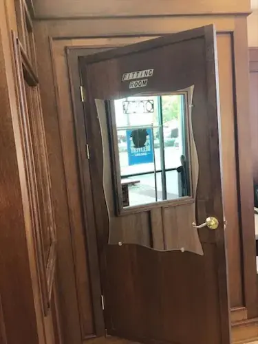 Encore Cleaners Pickup & Delivery thumbnail 4