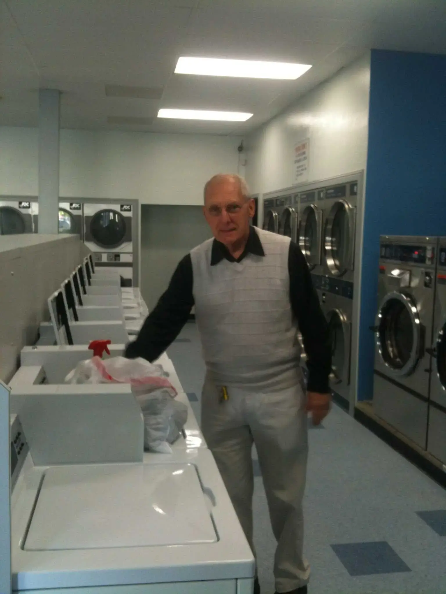 Esplanade Express Laundry thumbnail 4