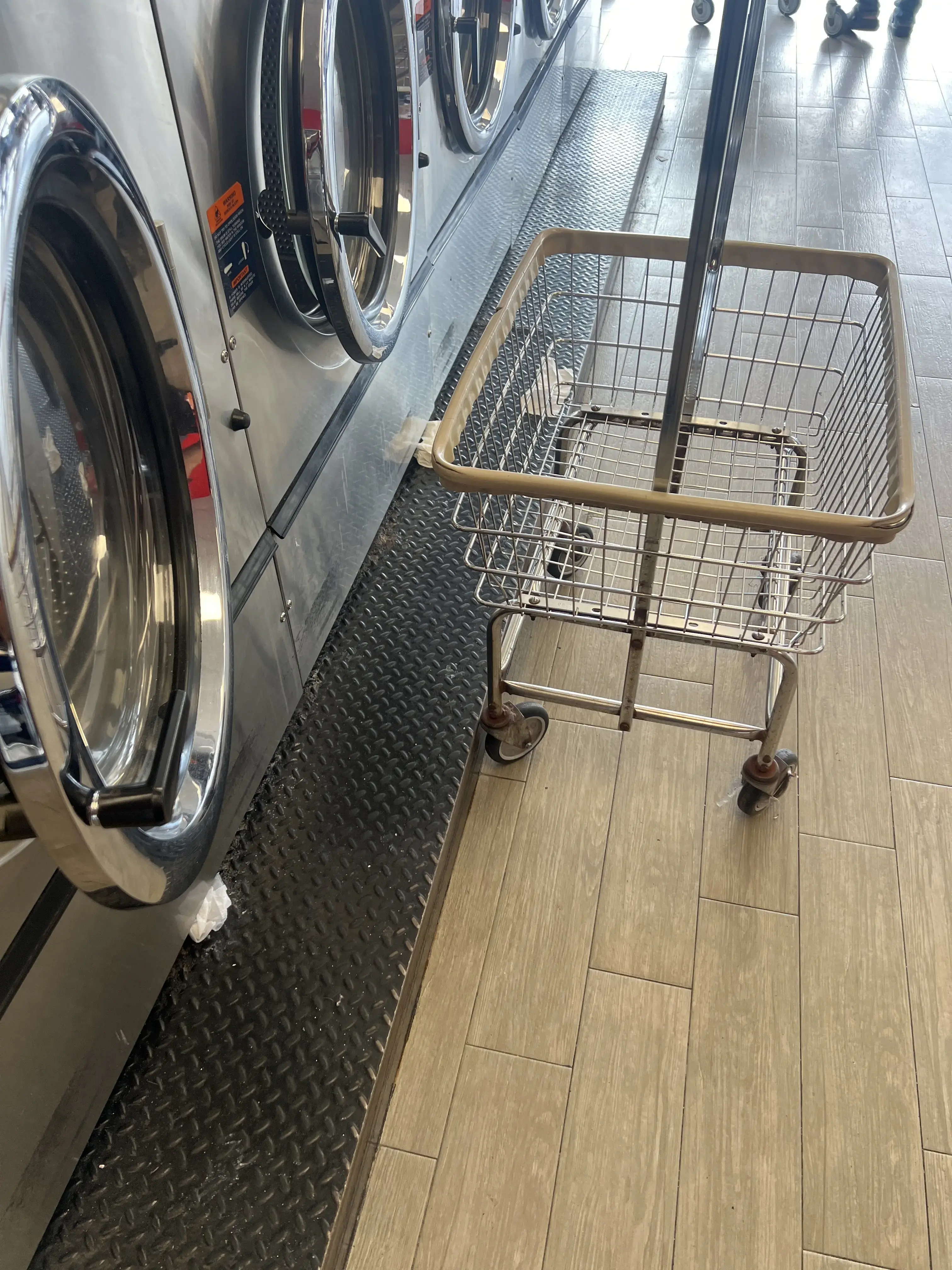 Essex Laundromat - Image 12