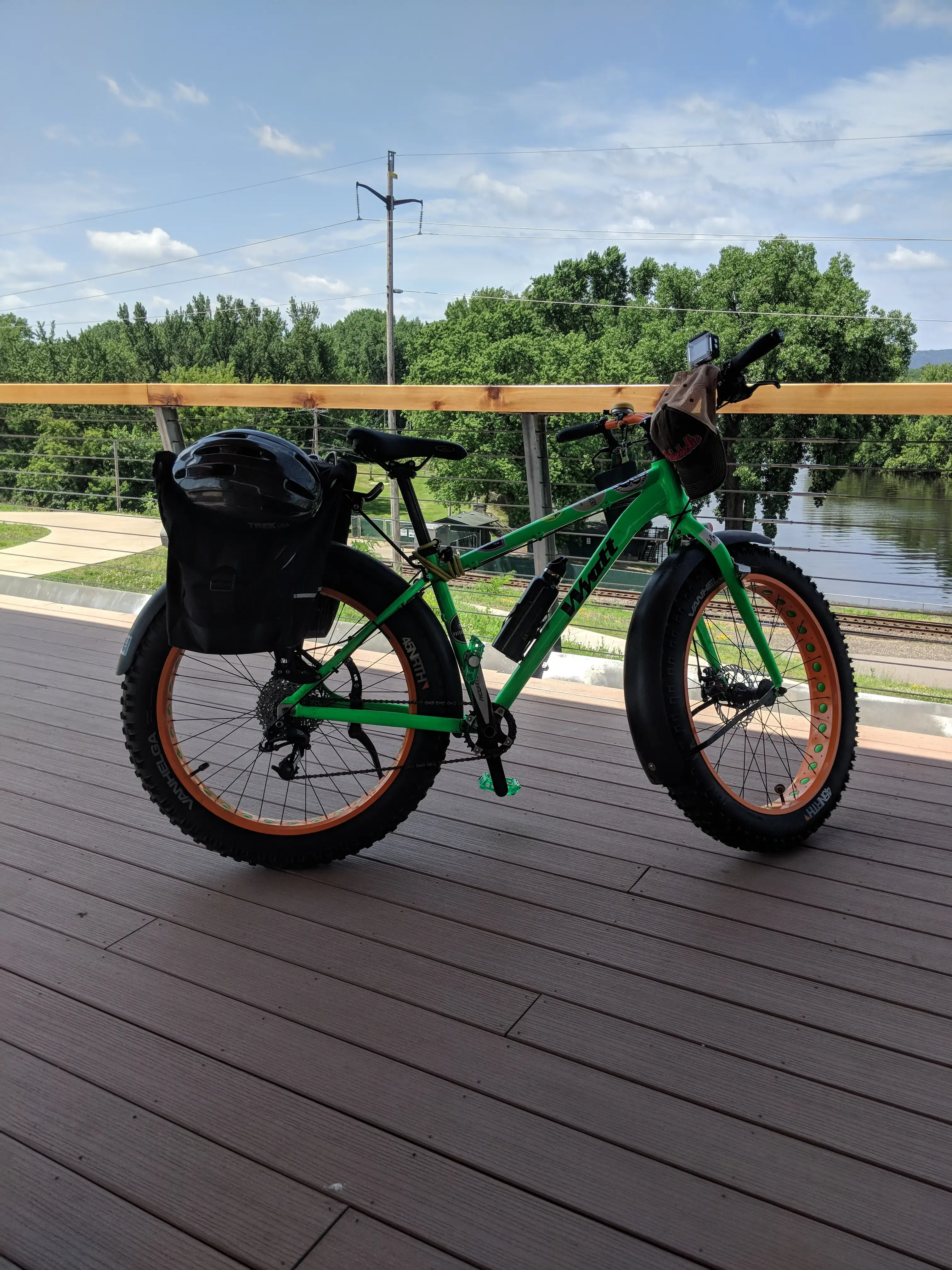 Excalibur Laundromat thumbnail 16