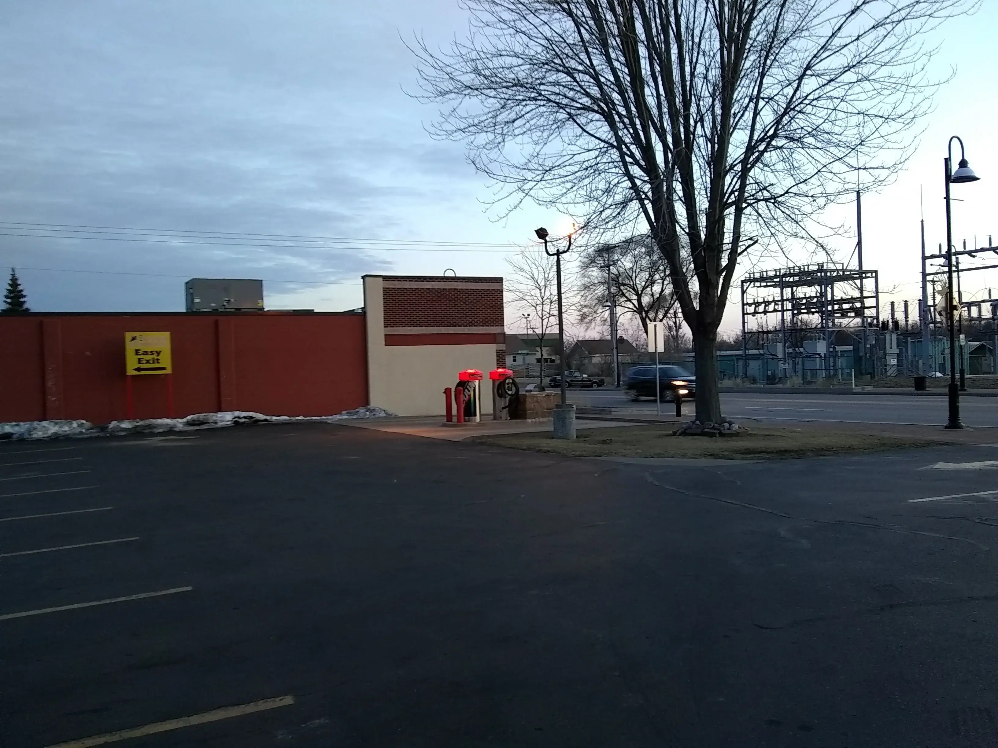 Excalibur Laundromat - Image 11