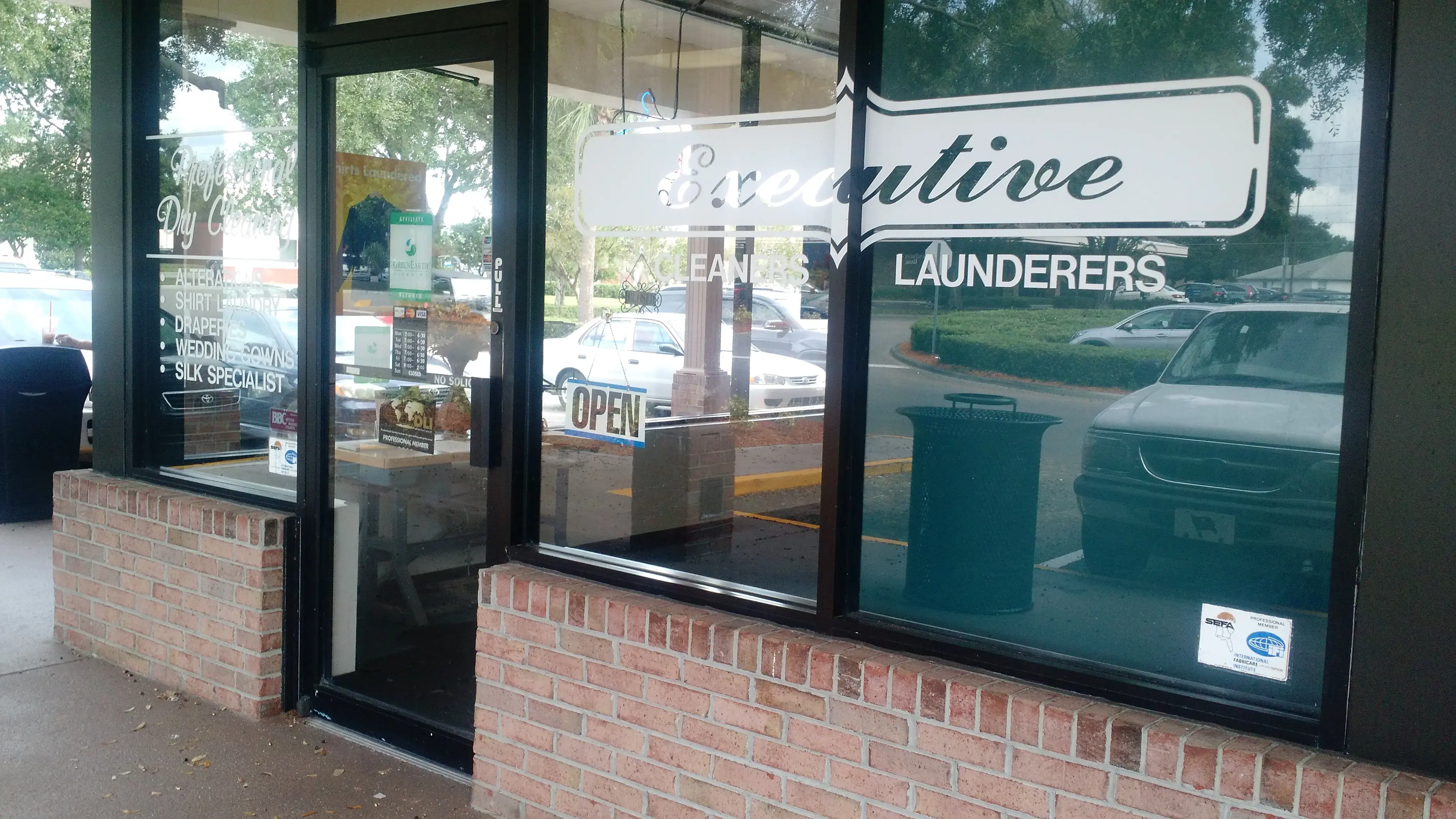 Executive Cleaners & Launderer thumbnail 2