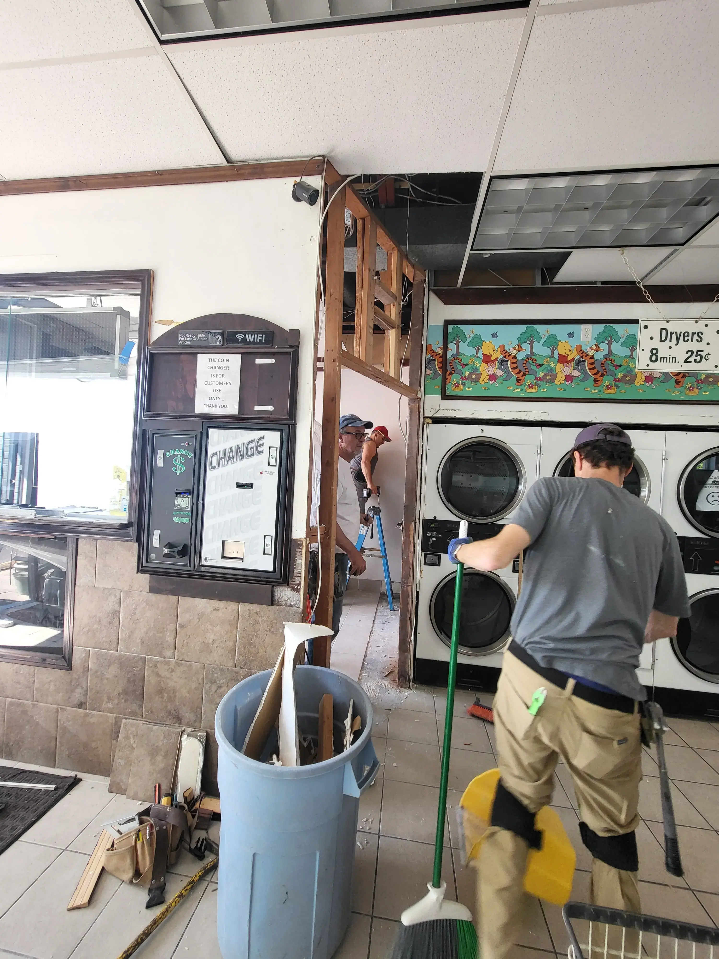 Expo Laundromat & Dry Cleaning - Norwalk - Image 9