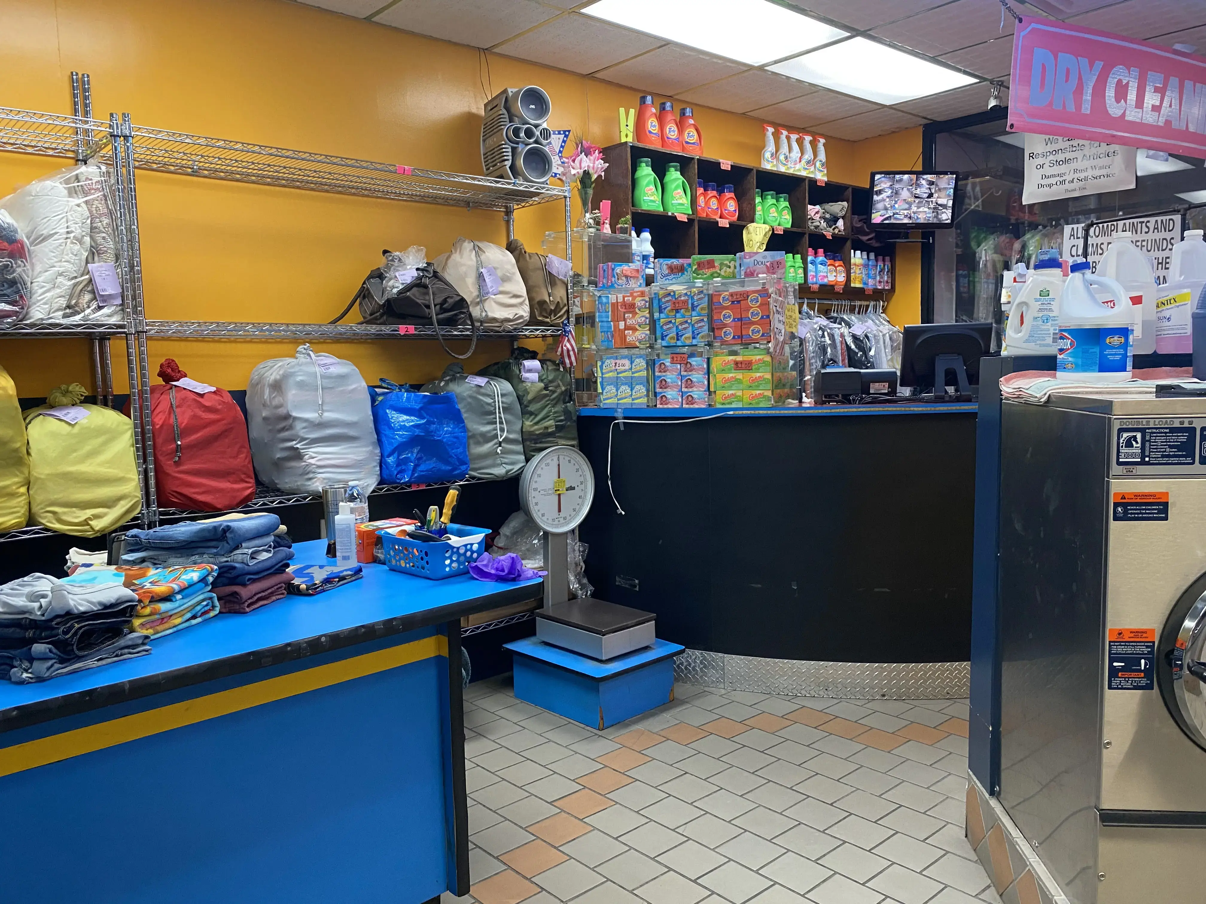 Express 1 Laundromat thumbnail 9