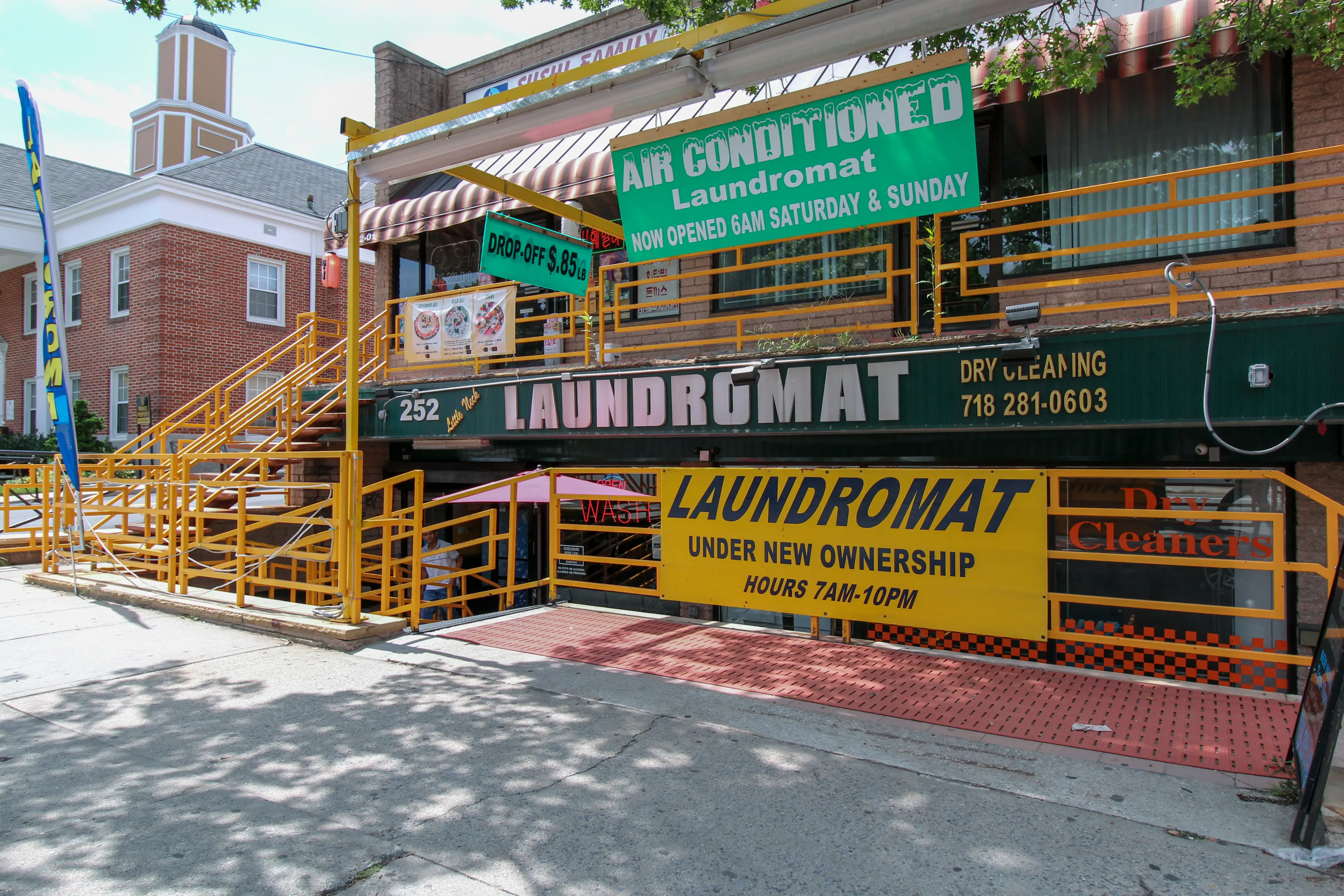 Express 1 Laundromat thumbnail 4