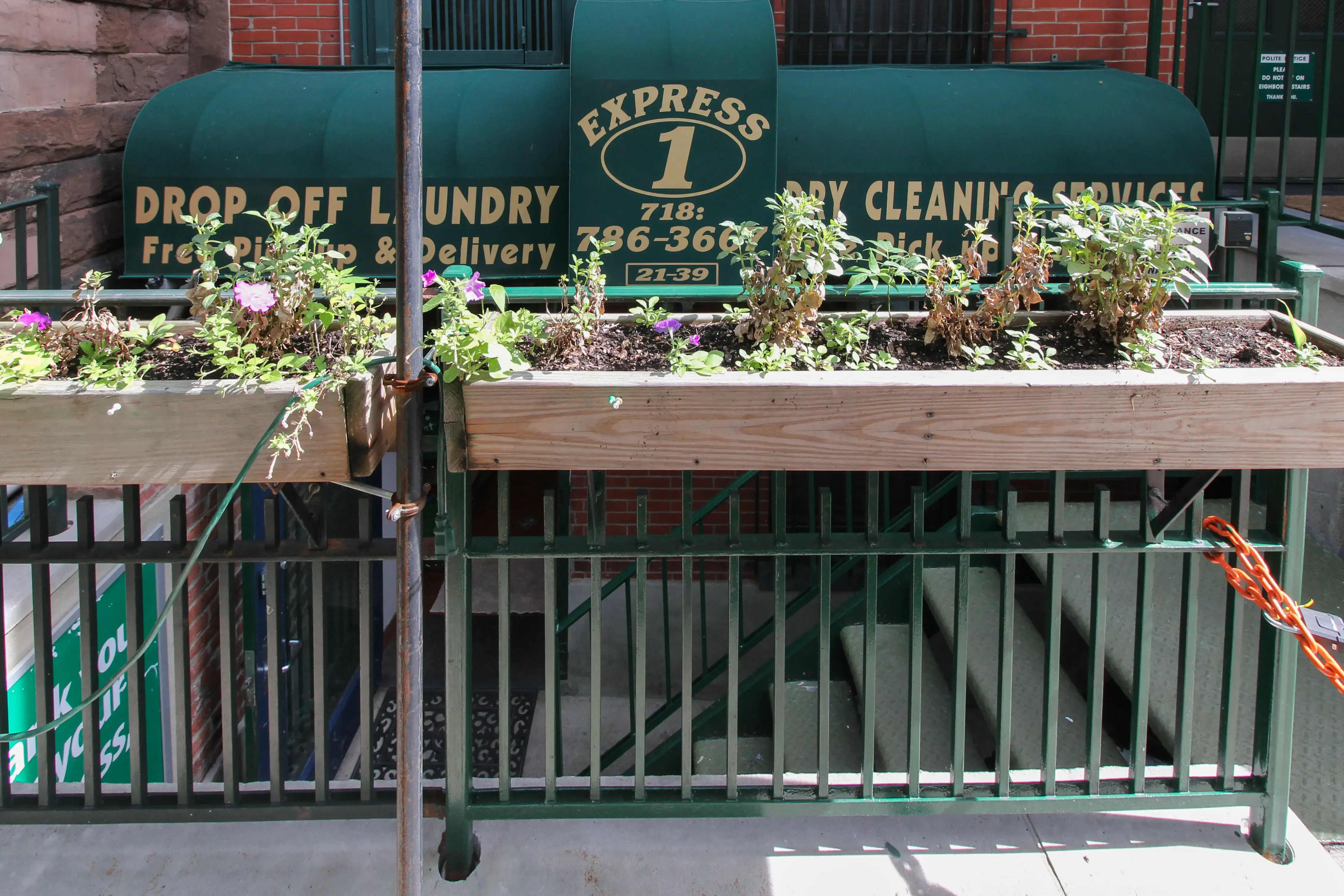 Express 1 Laundromat - Image 13