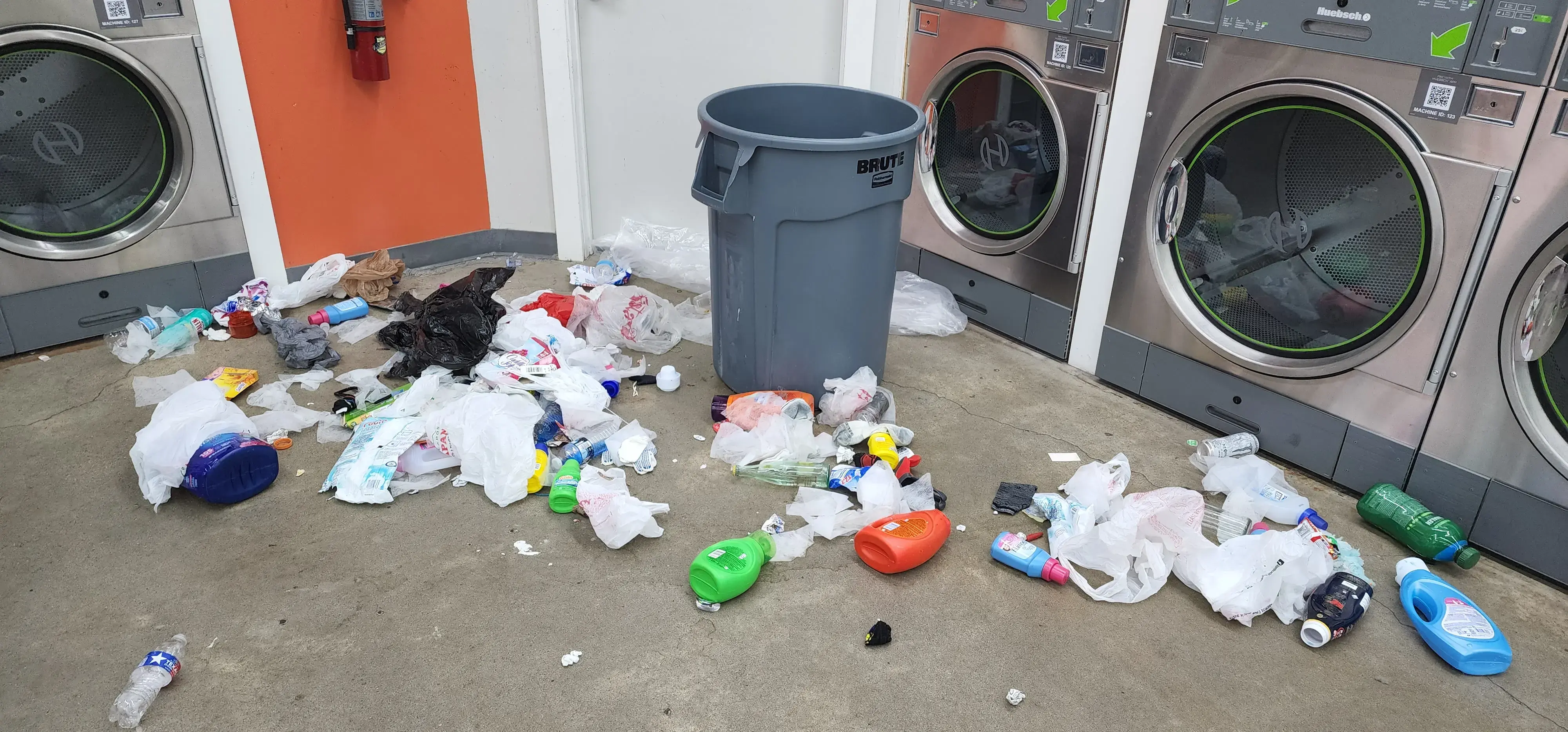 Express Clean Washateria - Image 10