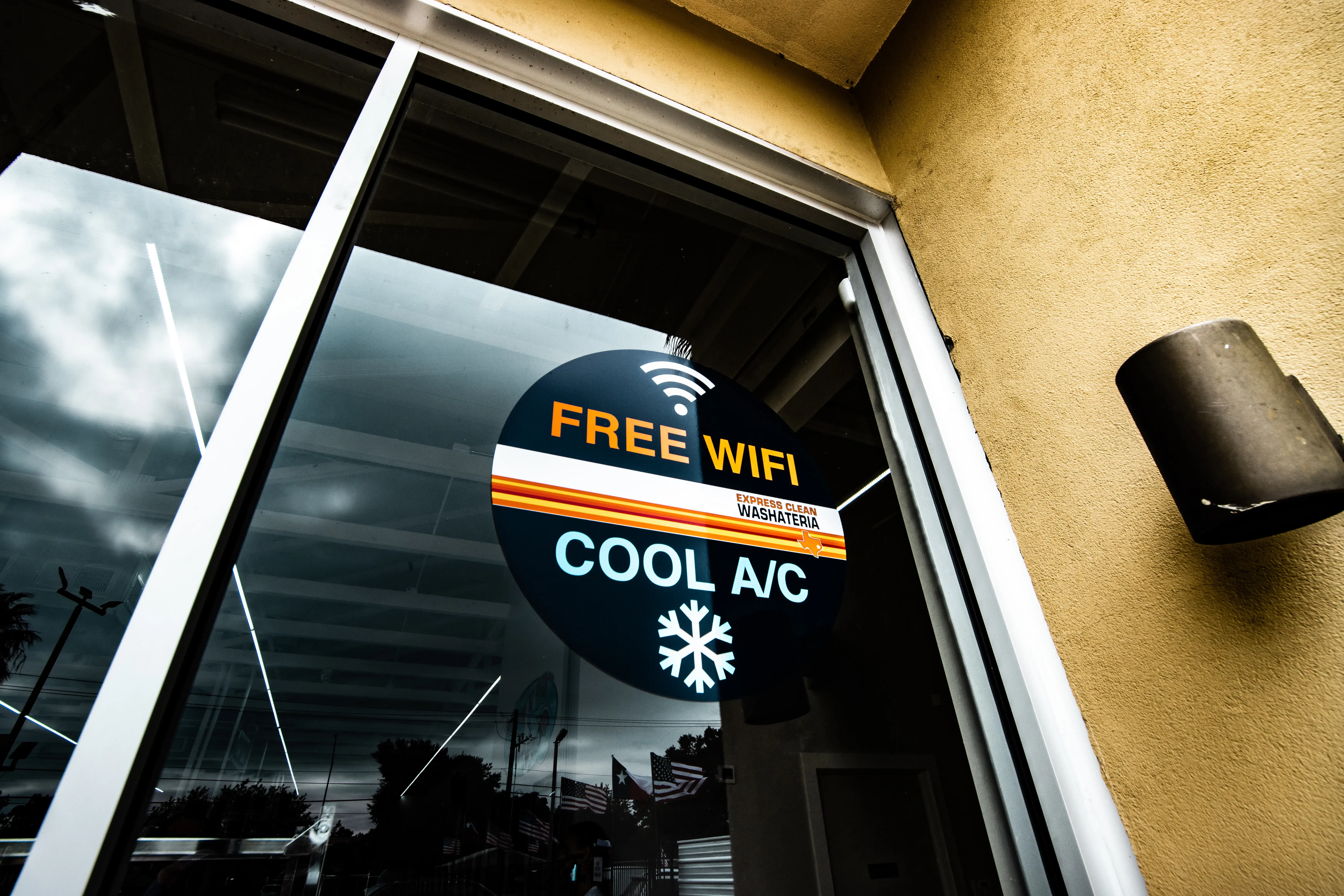 Express Clean Washateria - Image 9