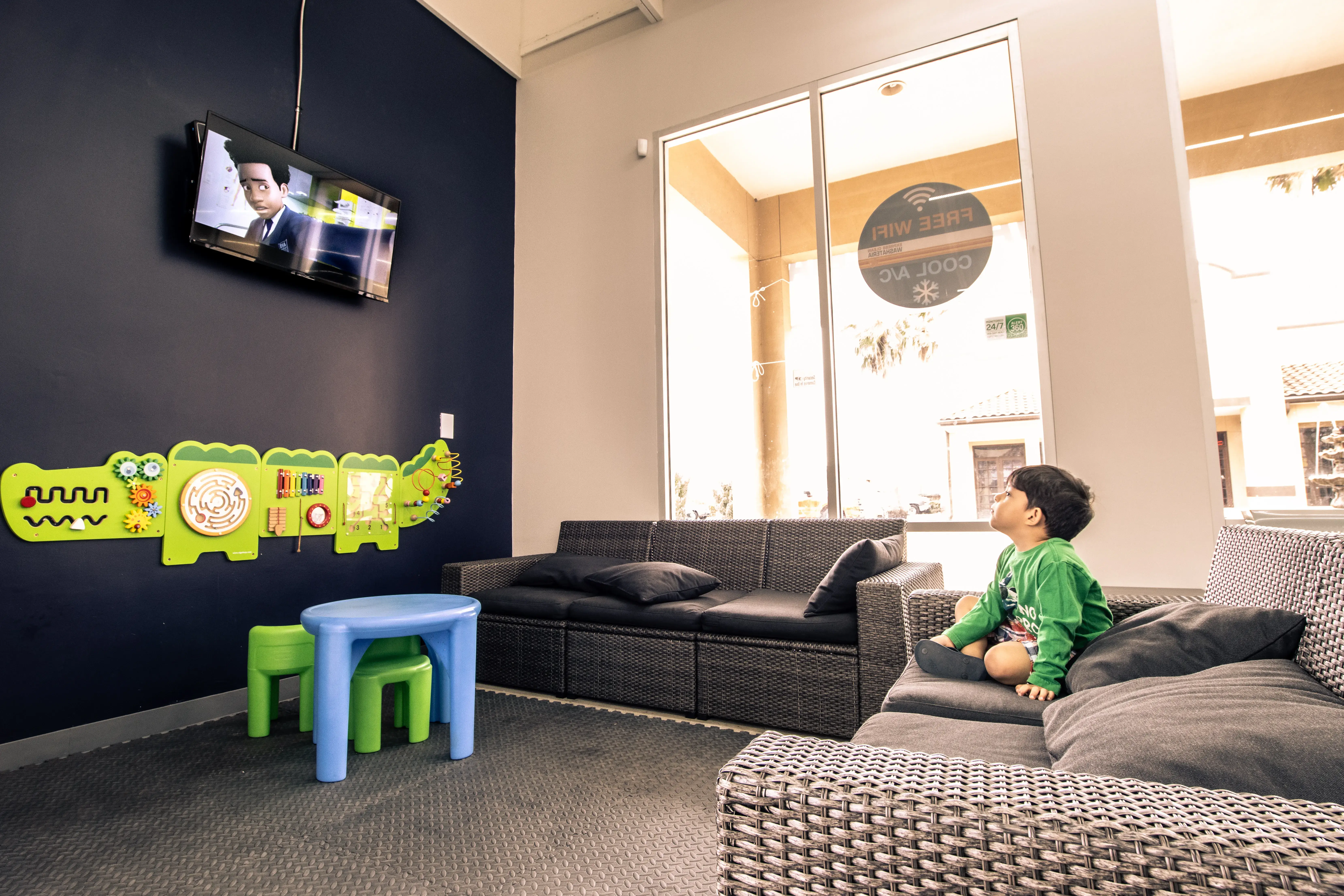 Express Clean Washateria - Image 4