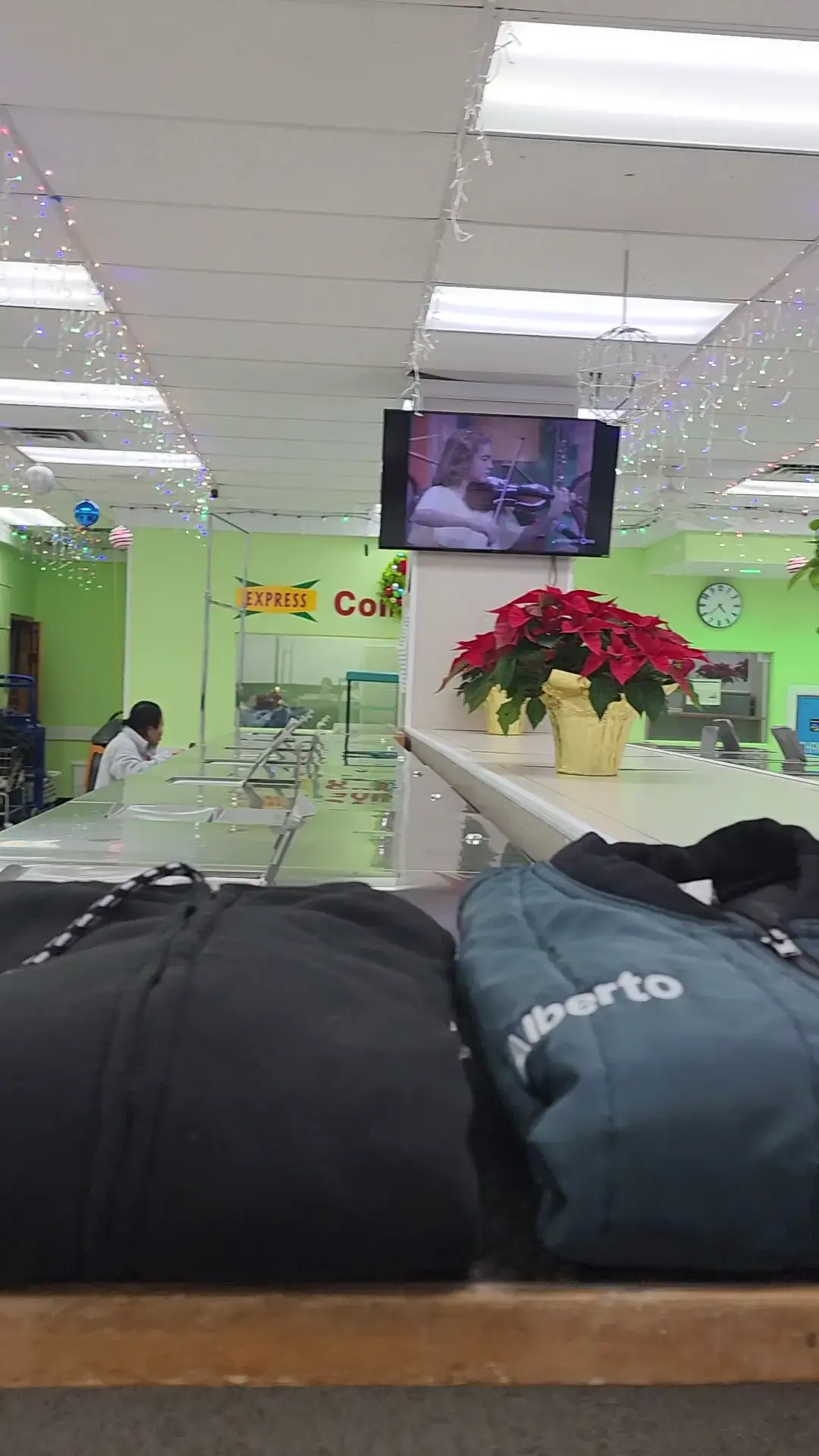 Express Coin Laundromat thumbnail 13