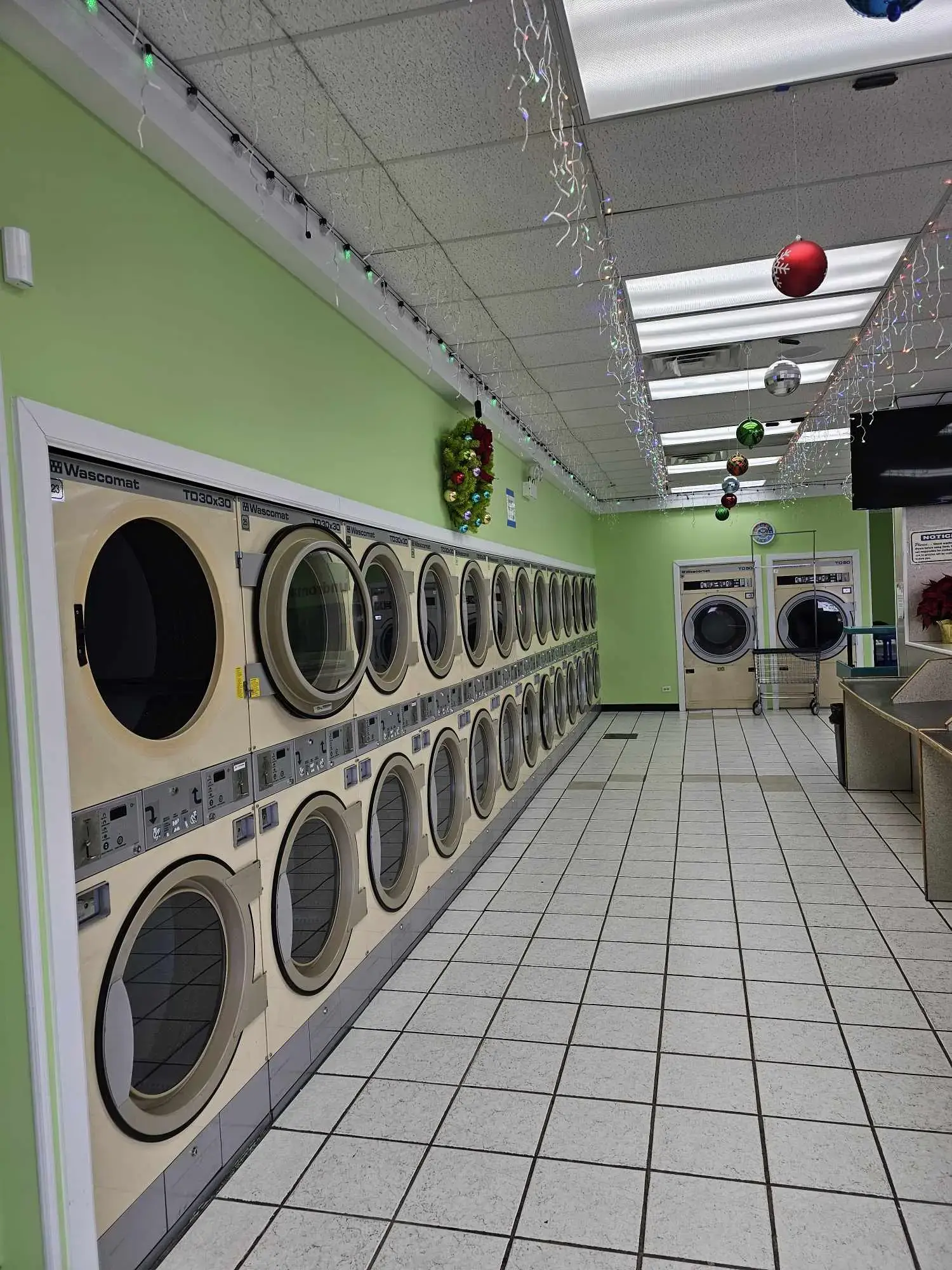 Express Coin Laundromat thumbnail 12