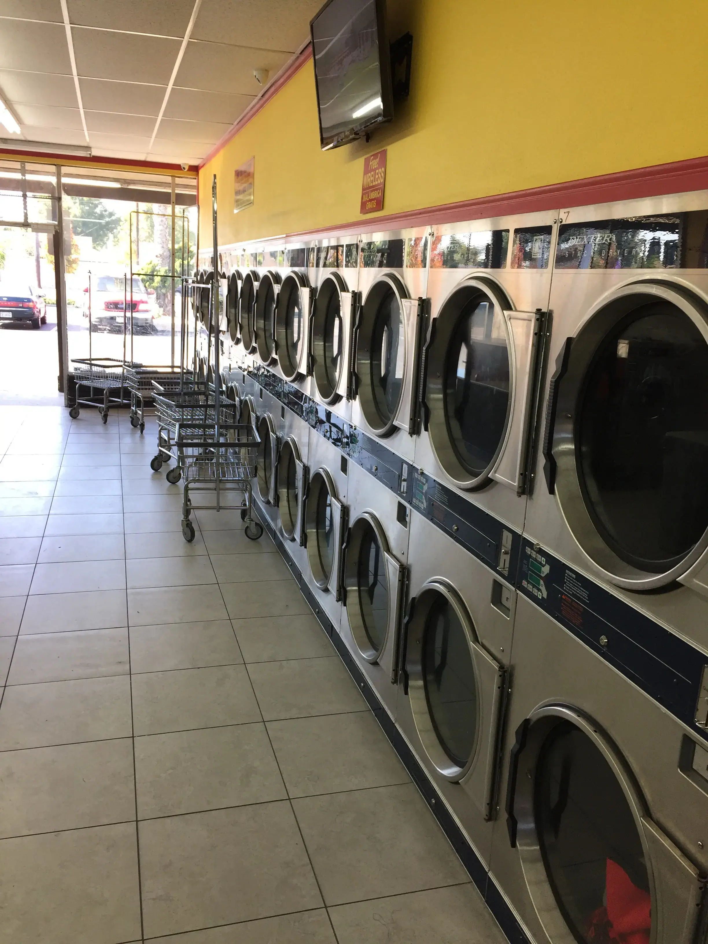 Express Coin Laundry - Image 6
