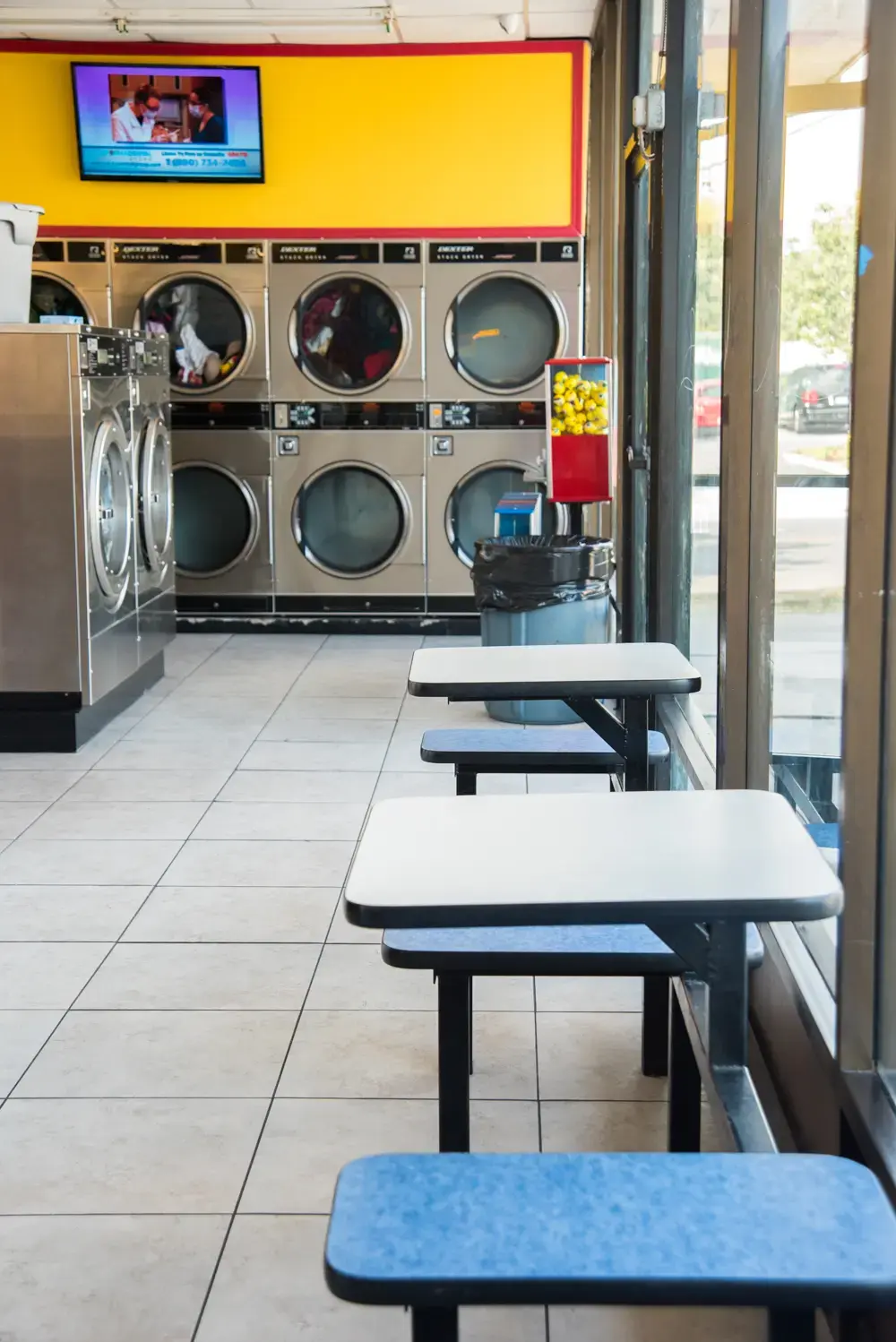 Express Coin Laundry - Image 6