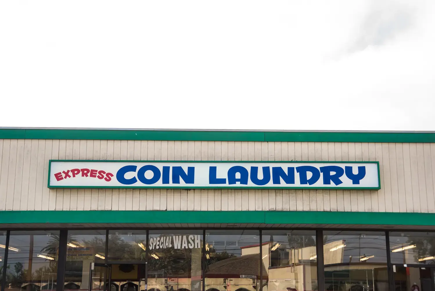 Express Coin Laundry - Image 4
