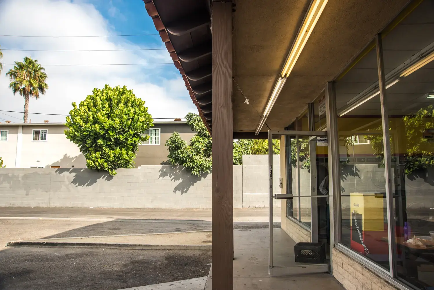Express Coin Laundry - Image 4