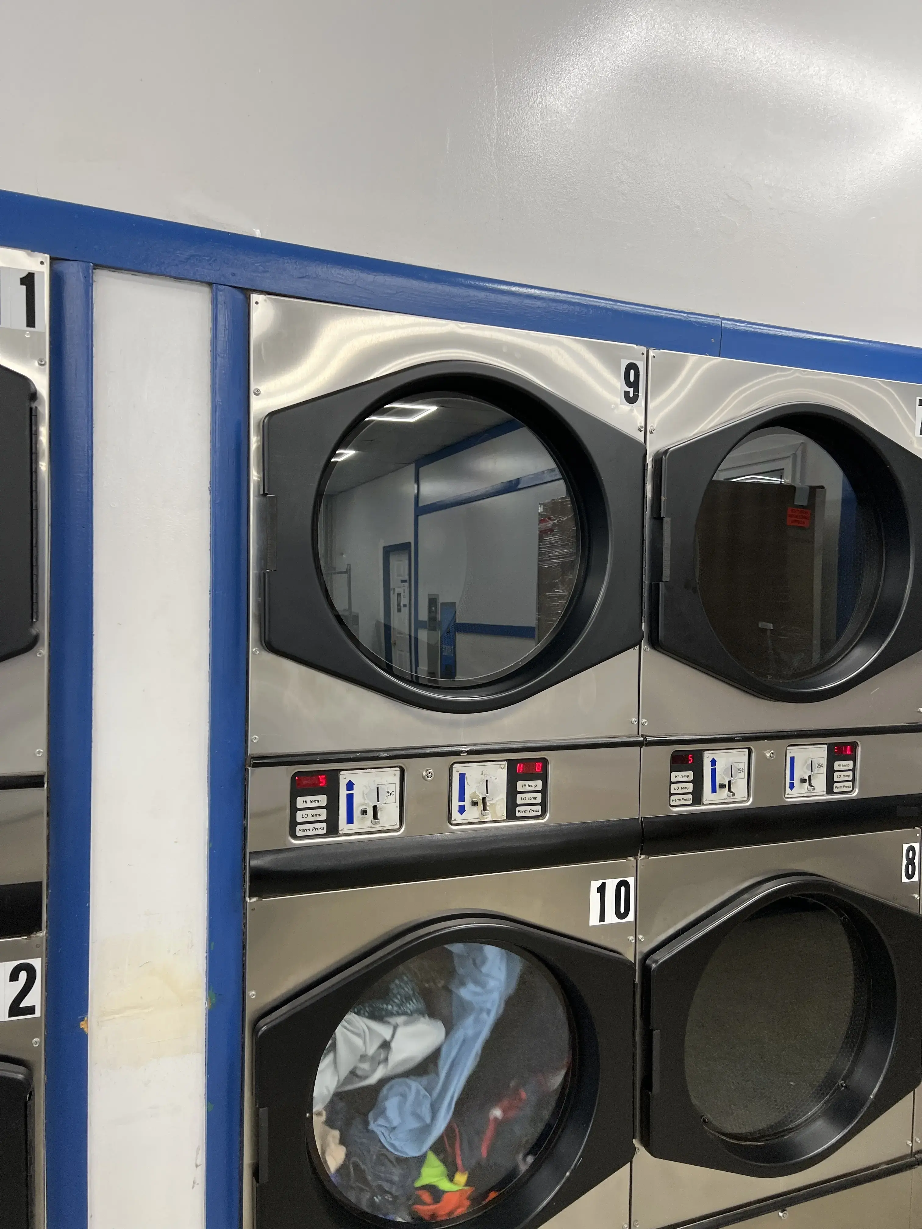 Express Coin Laundry - Image 11