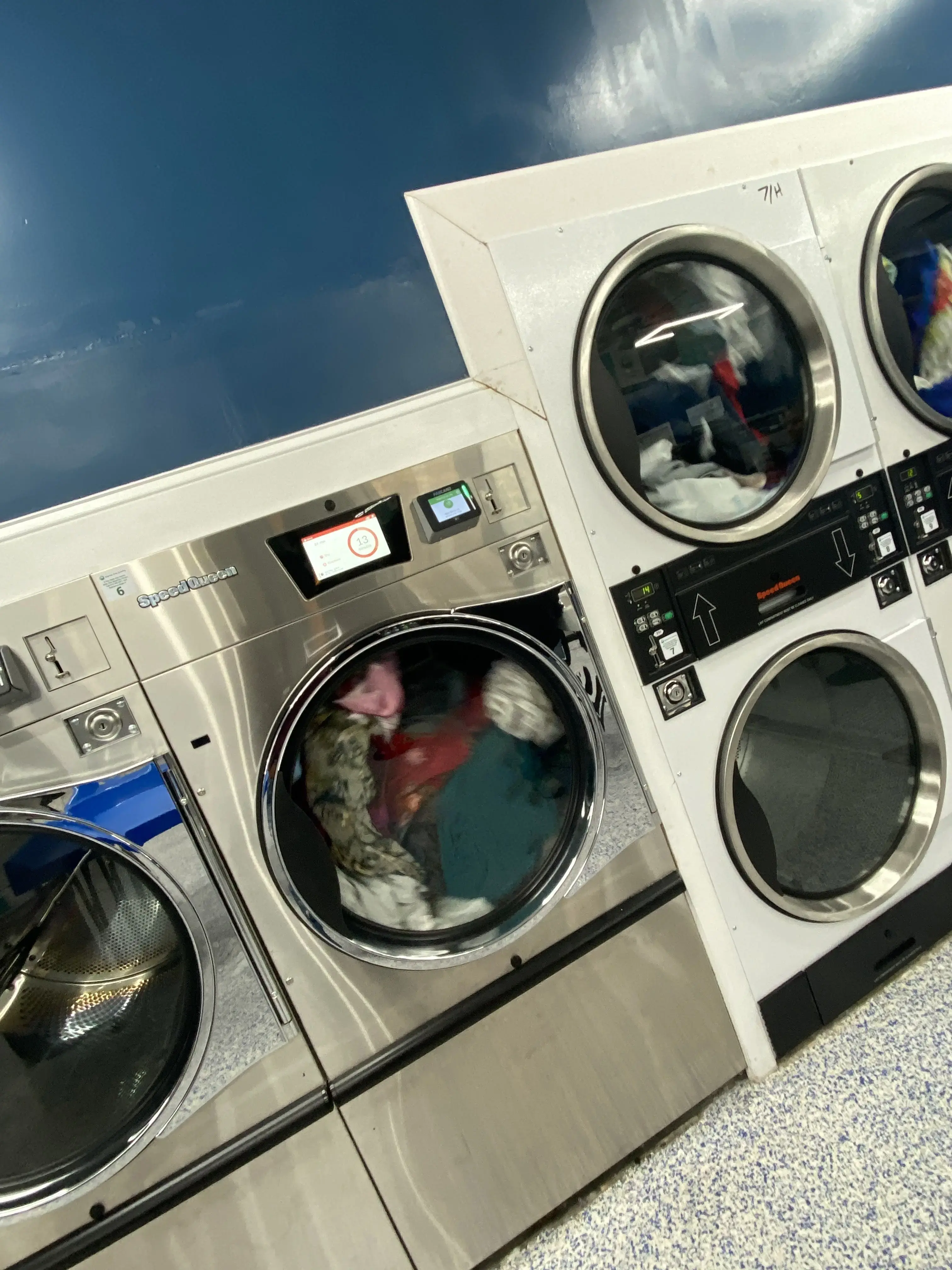 Express Coin Laundry - Image 4