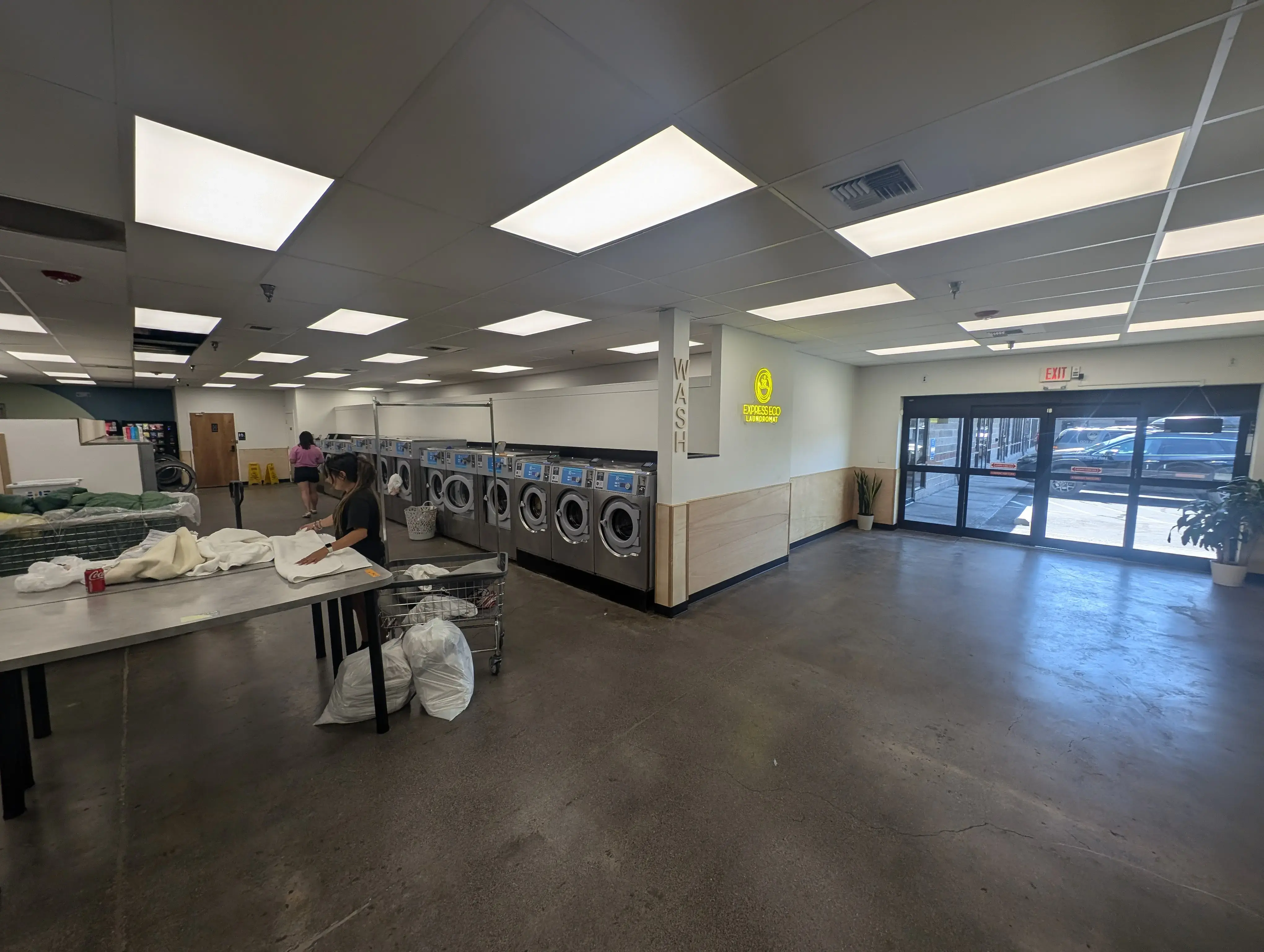 Express Eco Laundromat - Image 10