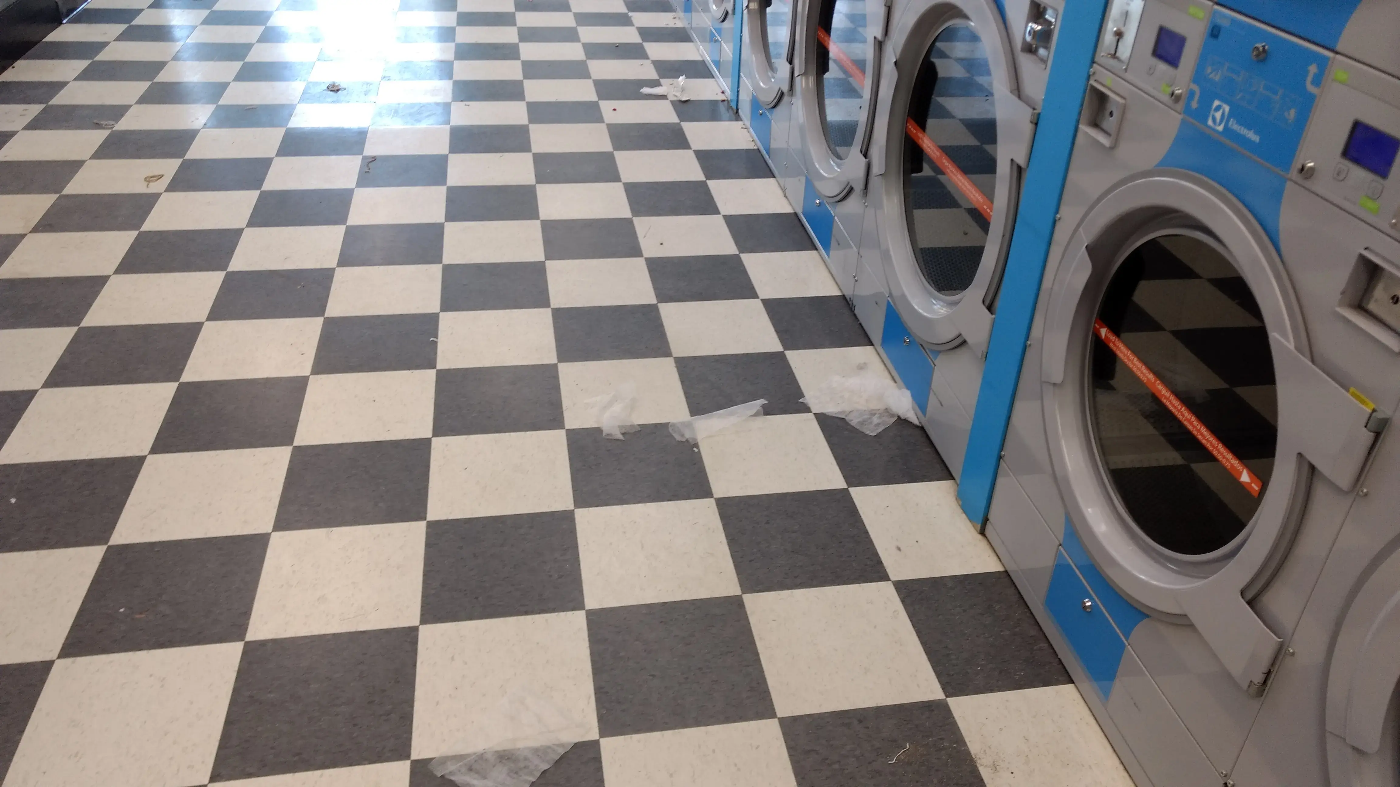 Express Eco Laundromat - Image 14