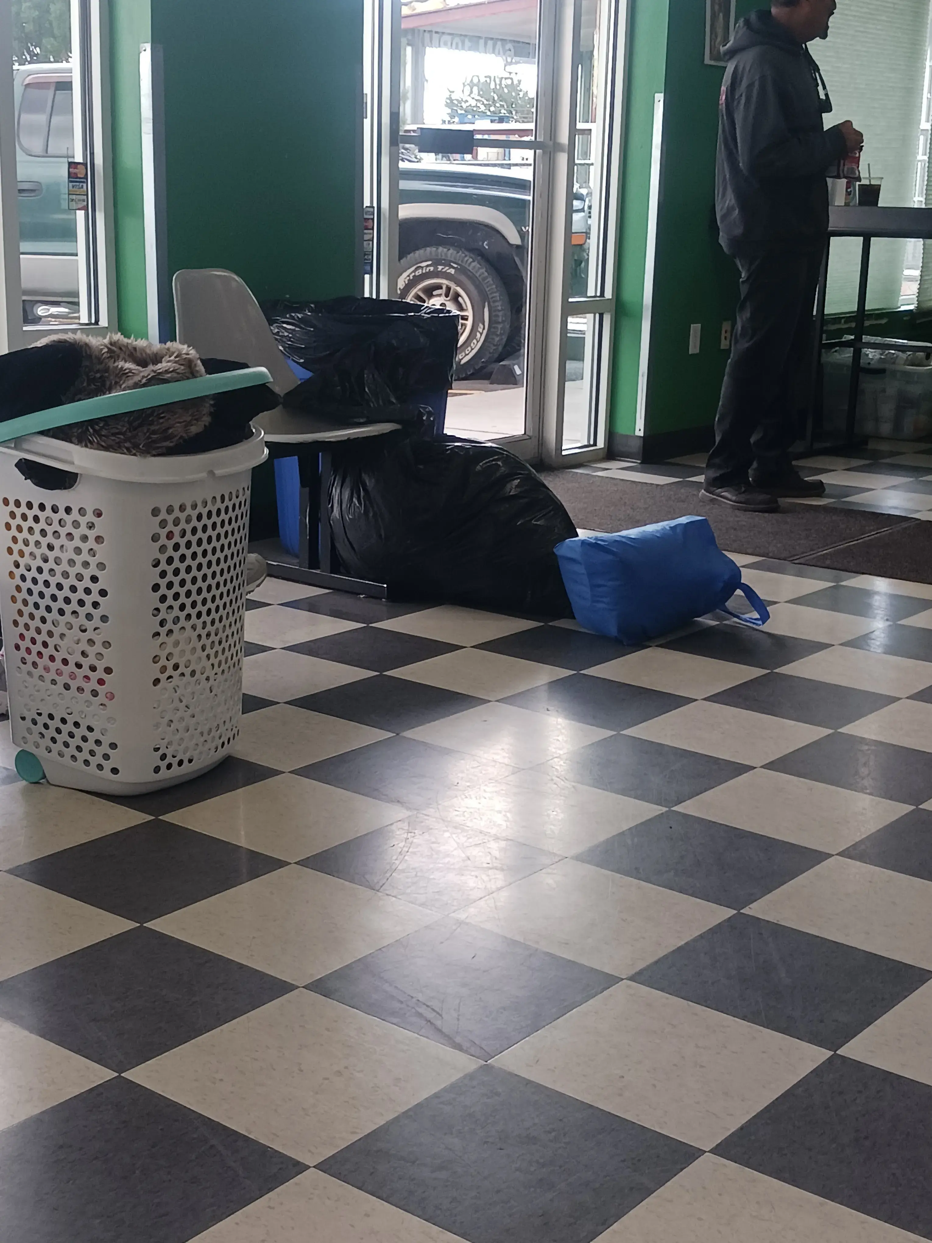 Express Eco Laundromat - Image 15