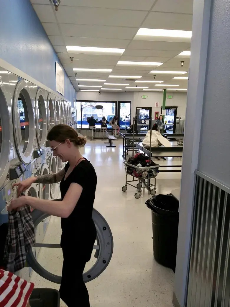Express Eco Laundromat thumbnail 16