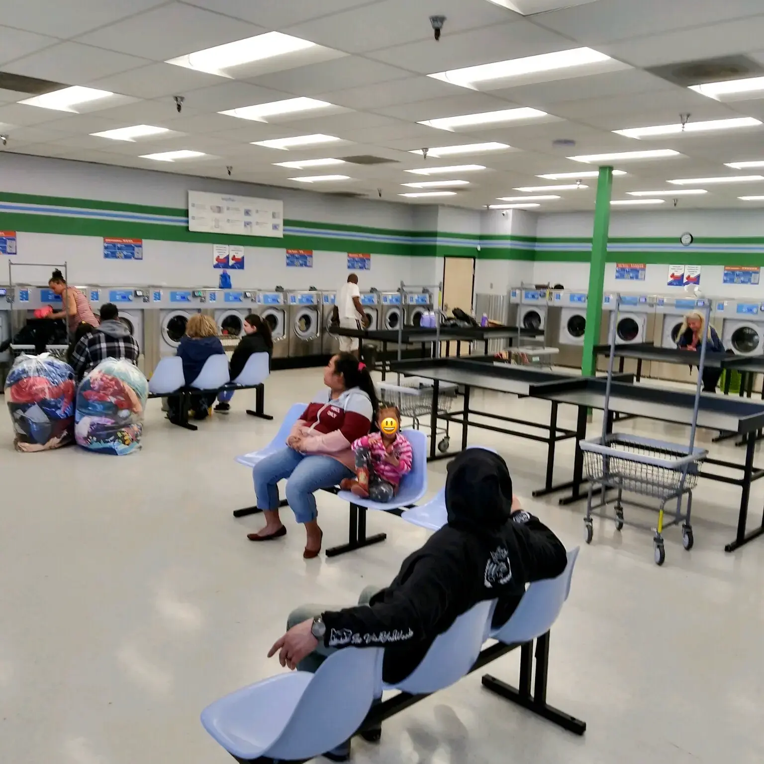 Express Eco Laundromat thumbnail 20