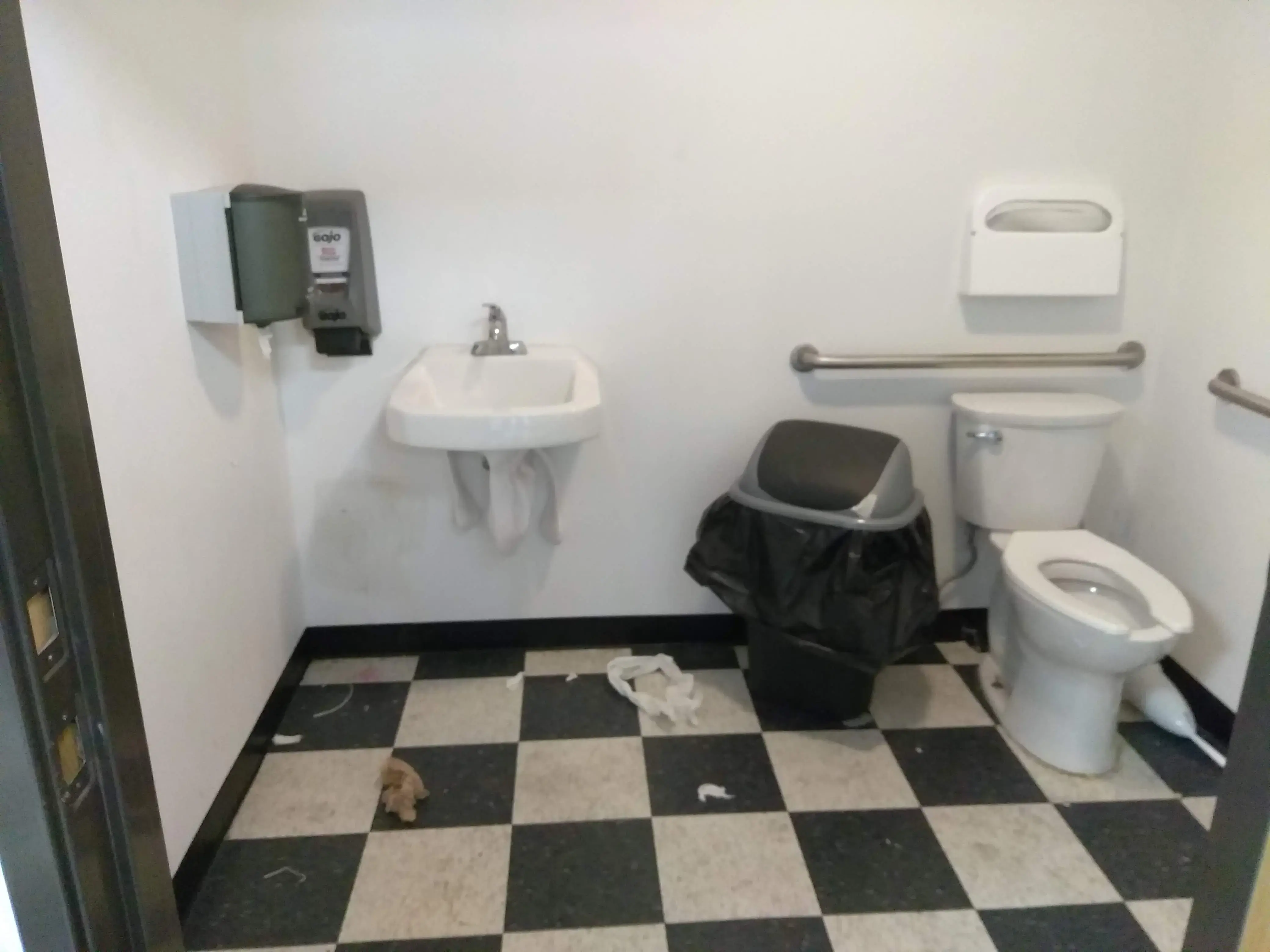 Express Eco Laundromat thumbnail 20