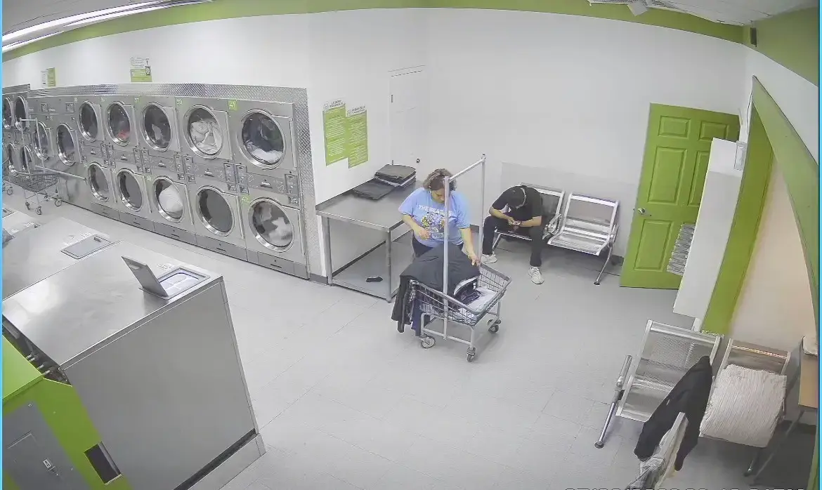 Express In & Out Laundromat - Image 11
