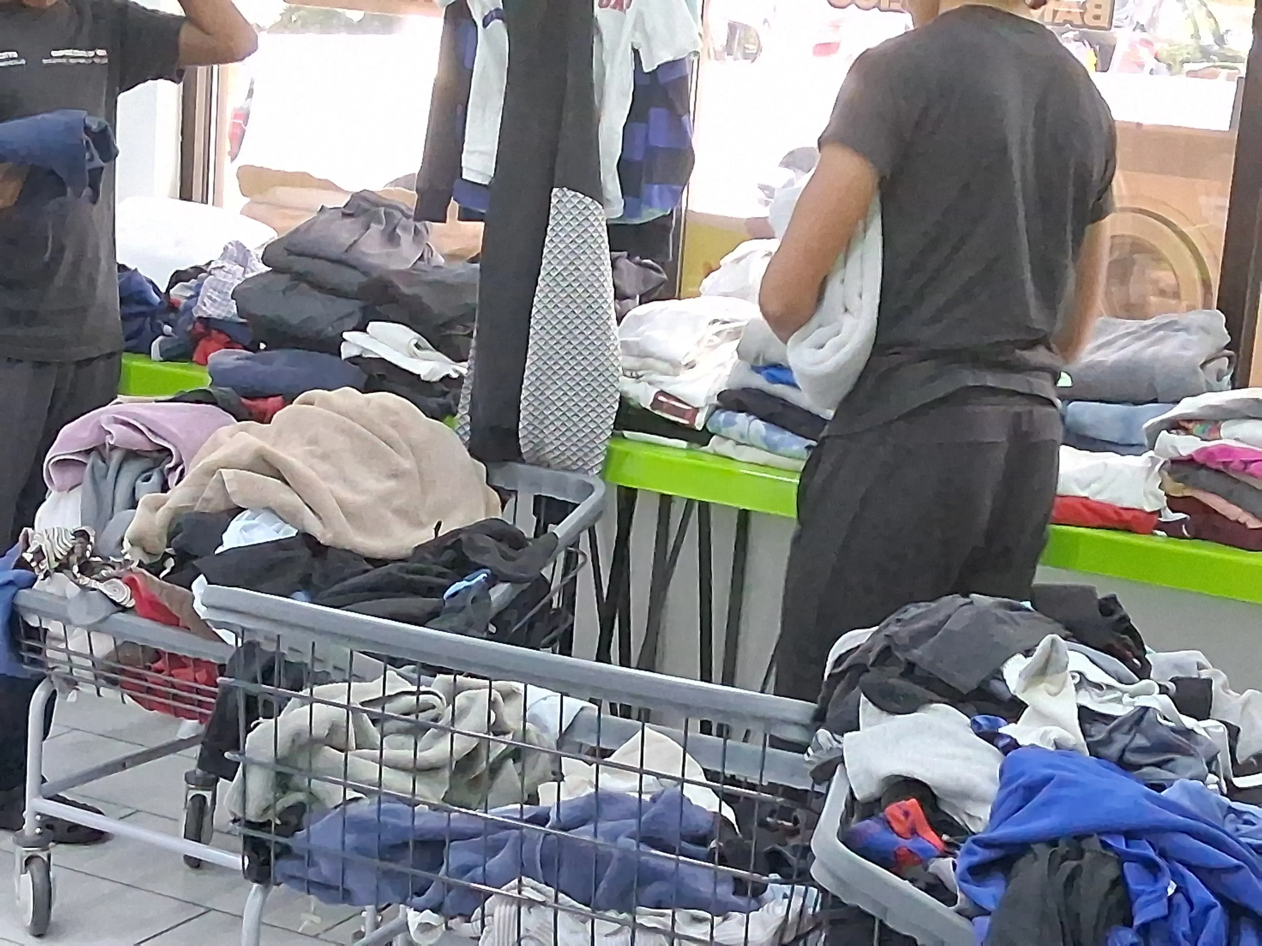 Express In & Out Laundromat - Image 6
