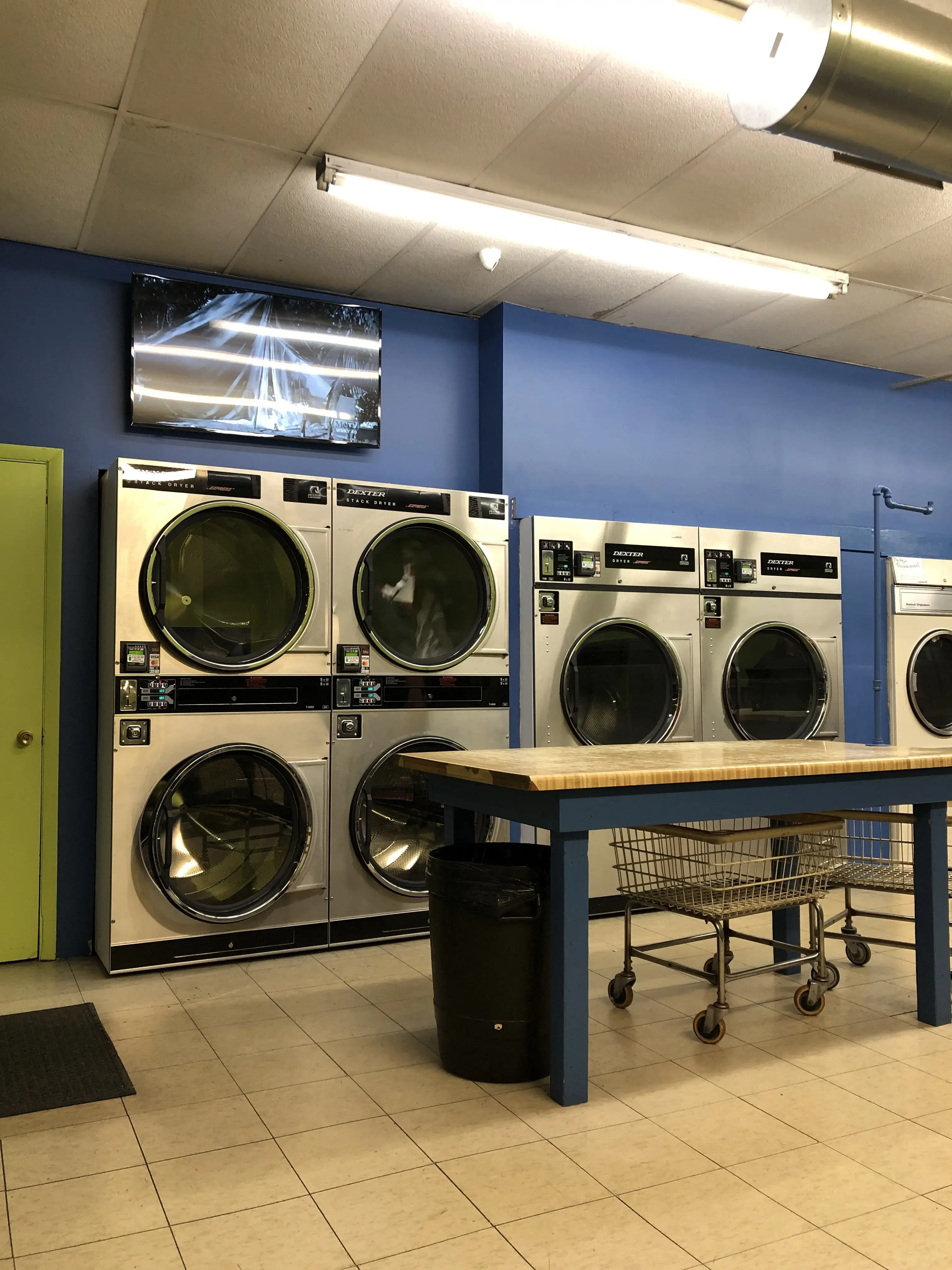 Express Laundromat thumbnail 4