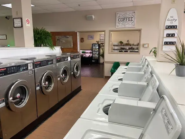 EXPRESS LAUNDROMAT & CAFE thumbnail 3