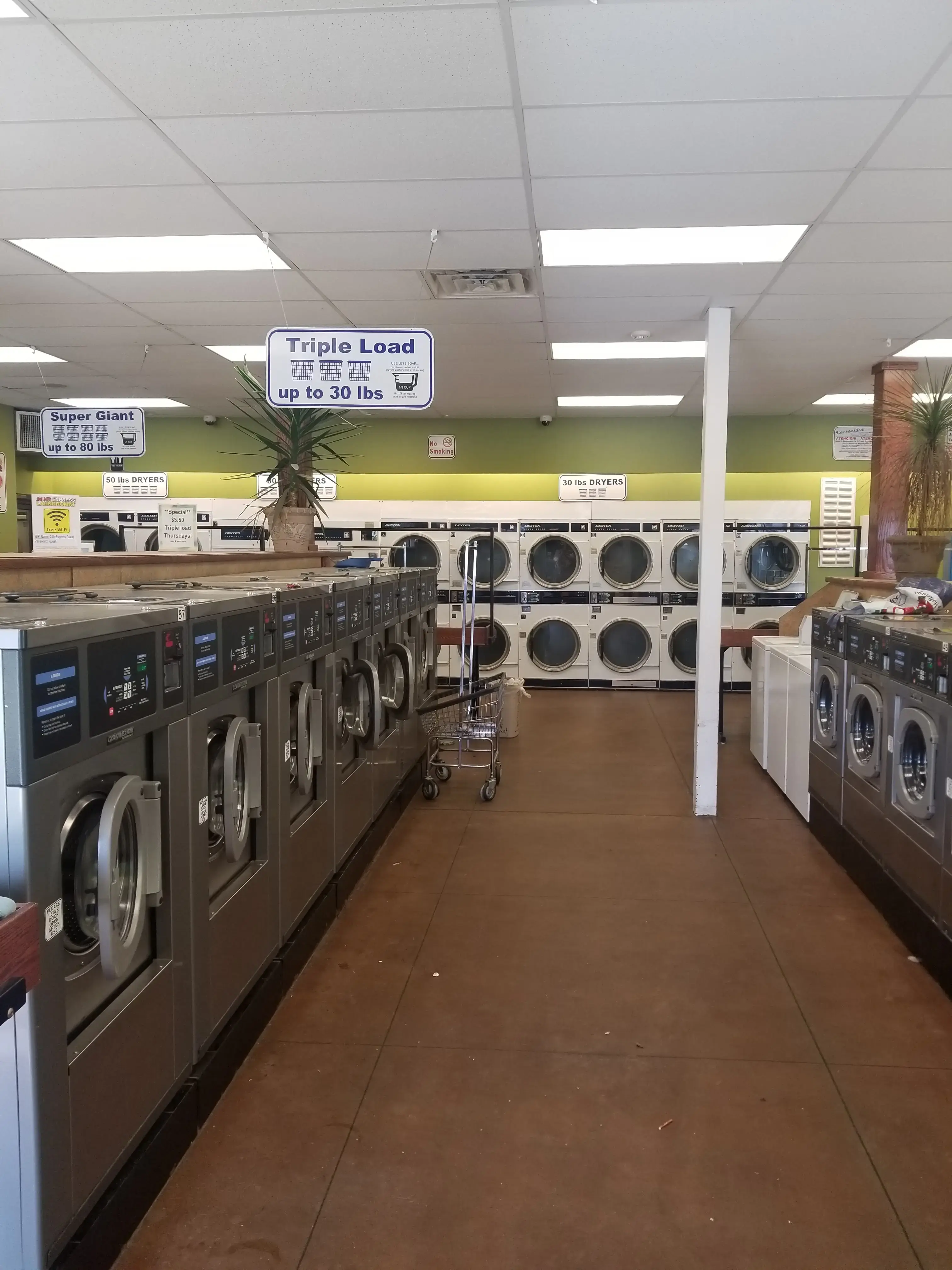 Express Laundromat thumbnail 9