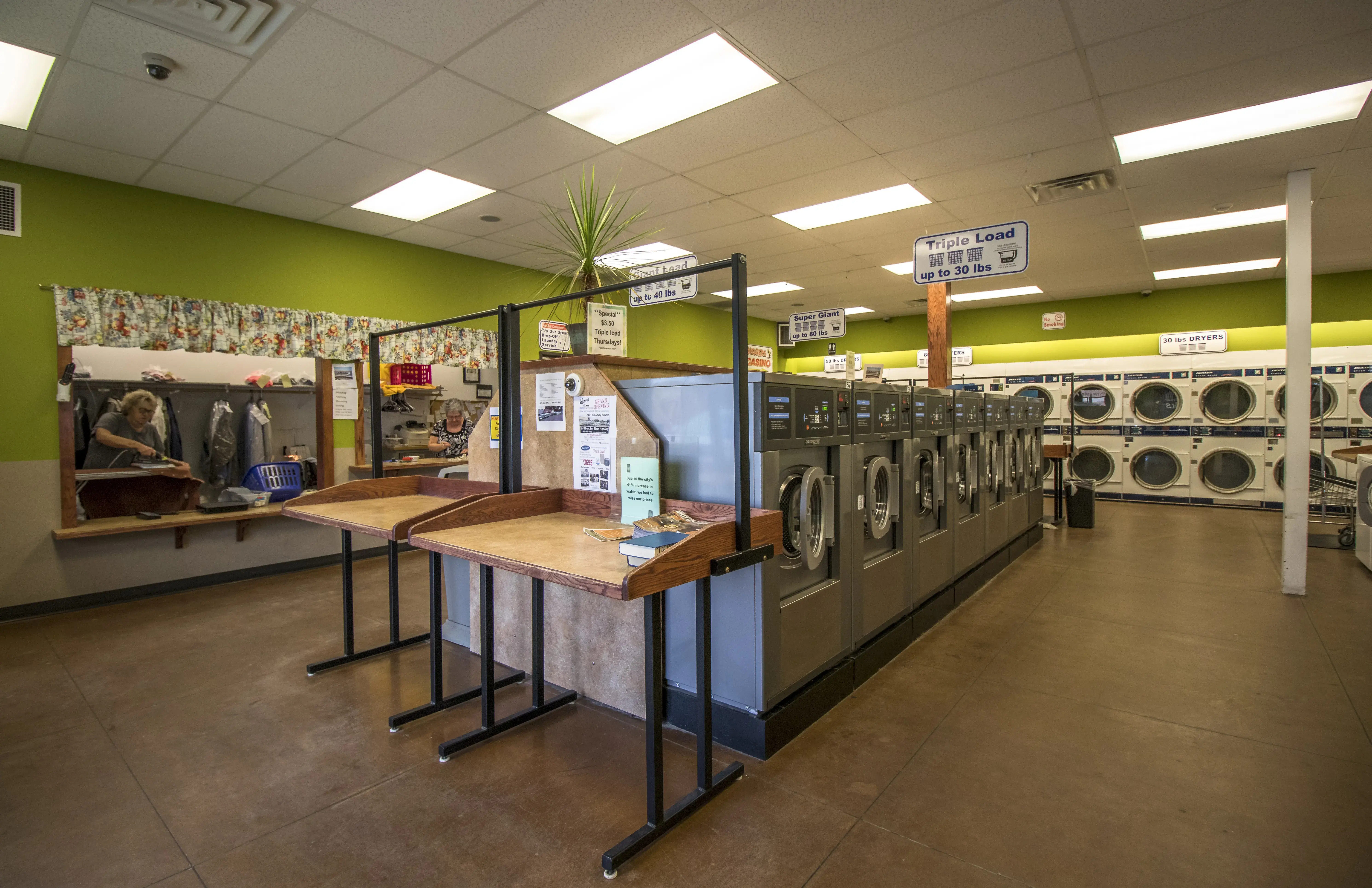Express Laundromat thumbnail 3