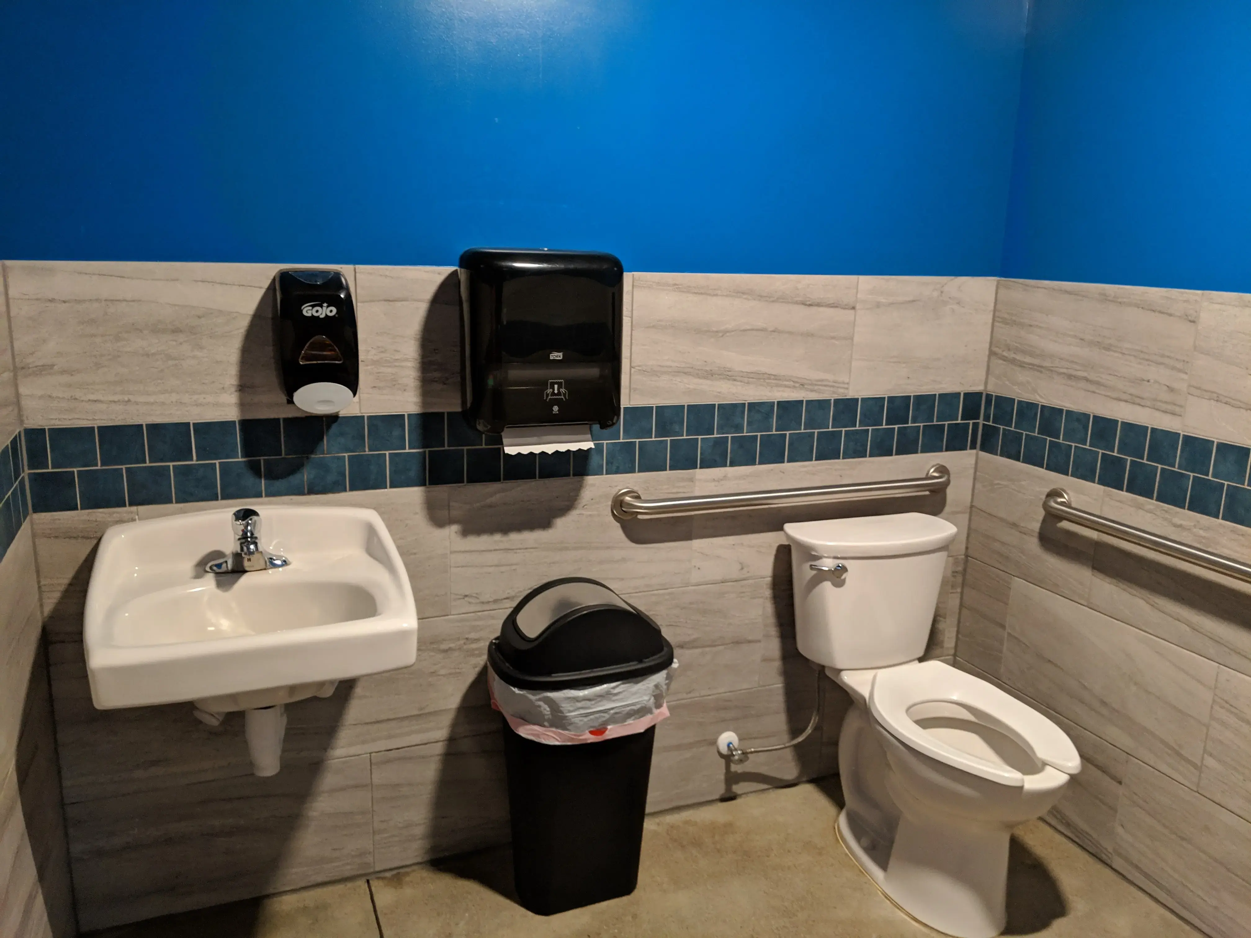 Express Laundry Center - Image 13