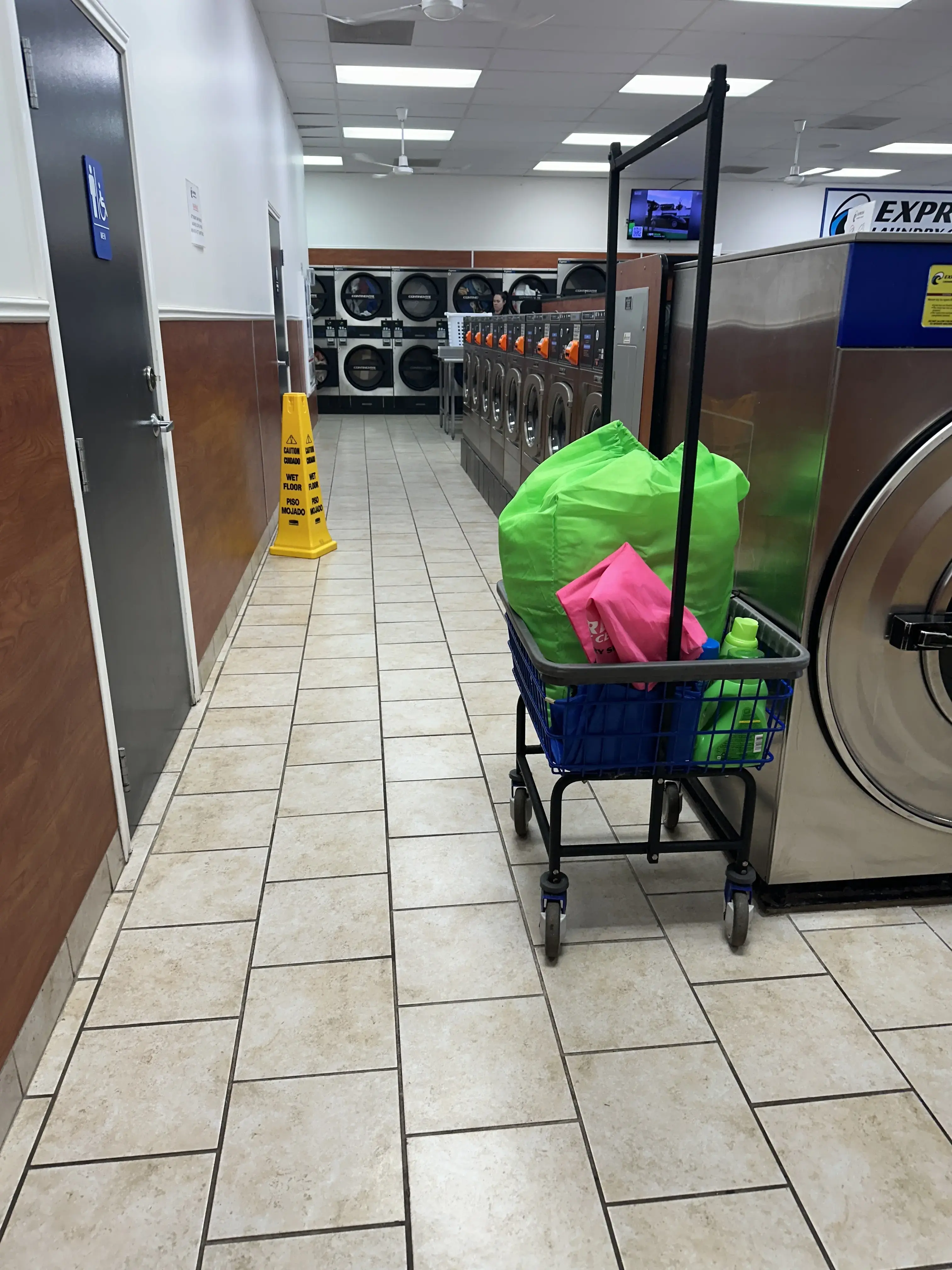 Express Laundry Center Washateria & Laundromat - Image 13