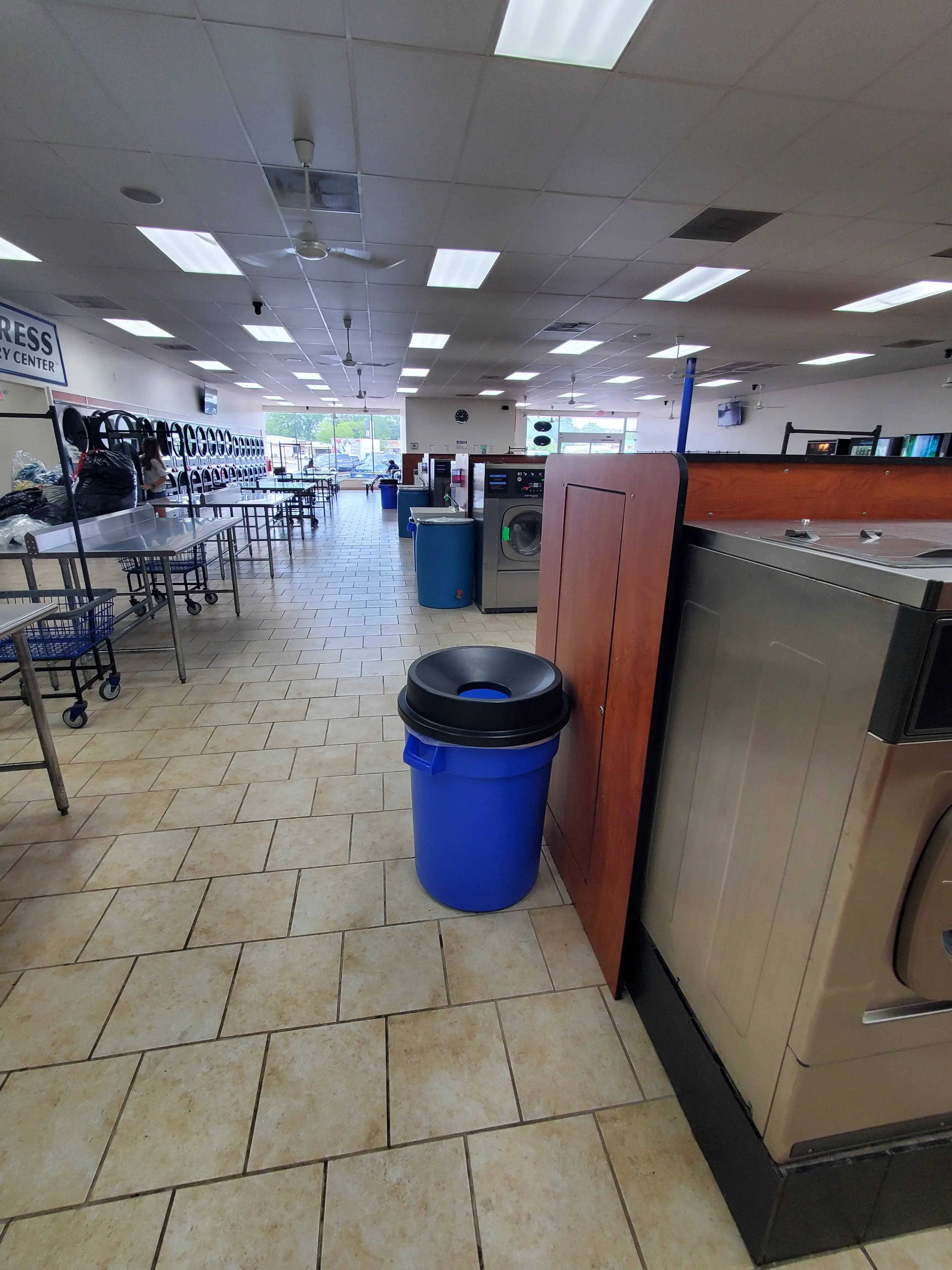 Express Laundry Center Washateria & Laundromat thumbnail 12