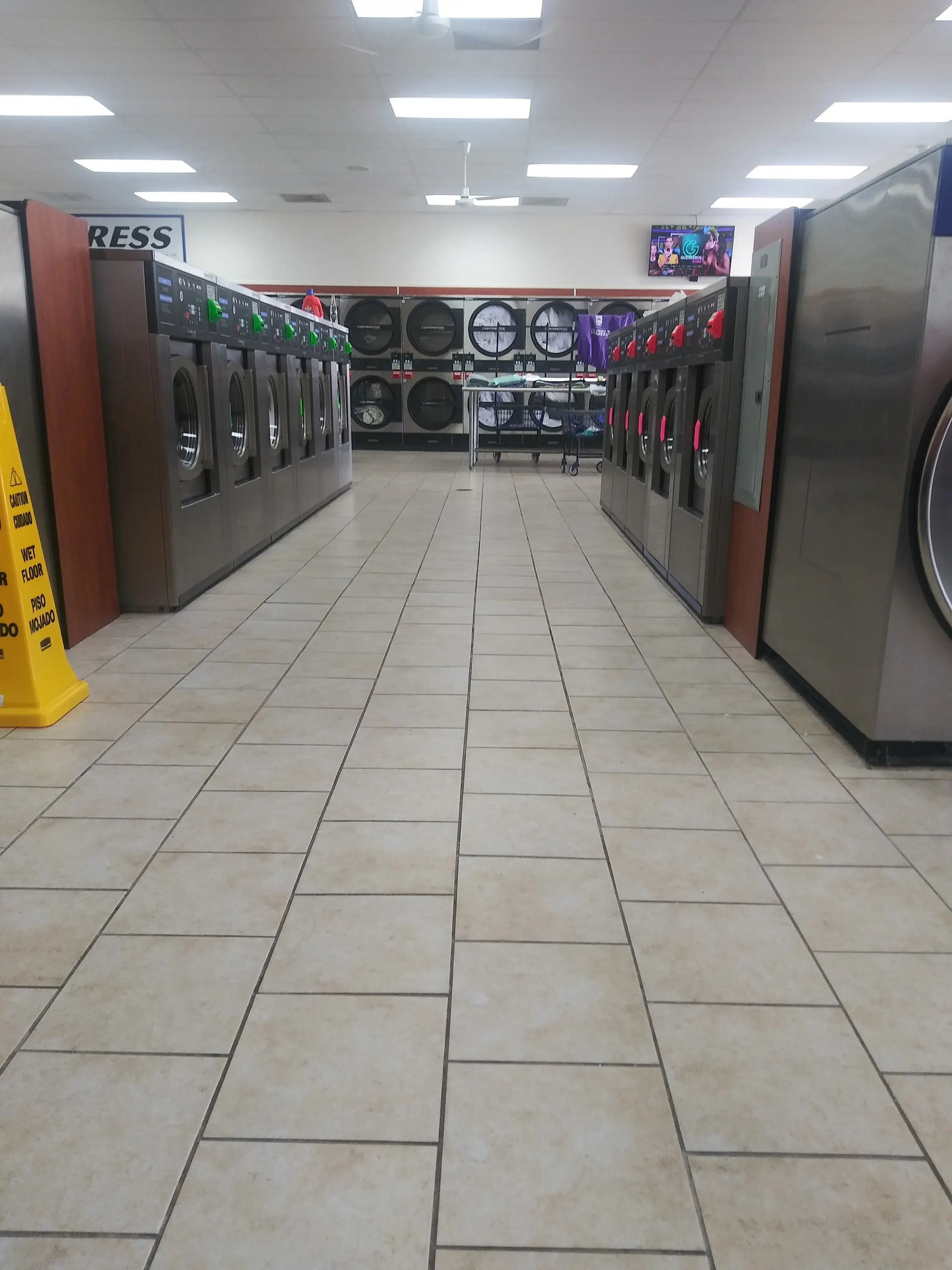 Express Laundry Center Washateria & Laundromat - Image 20