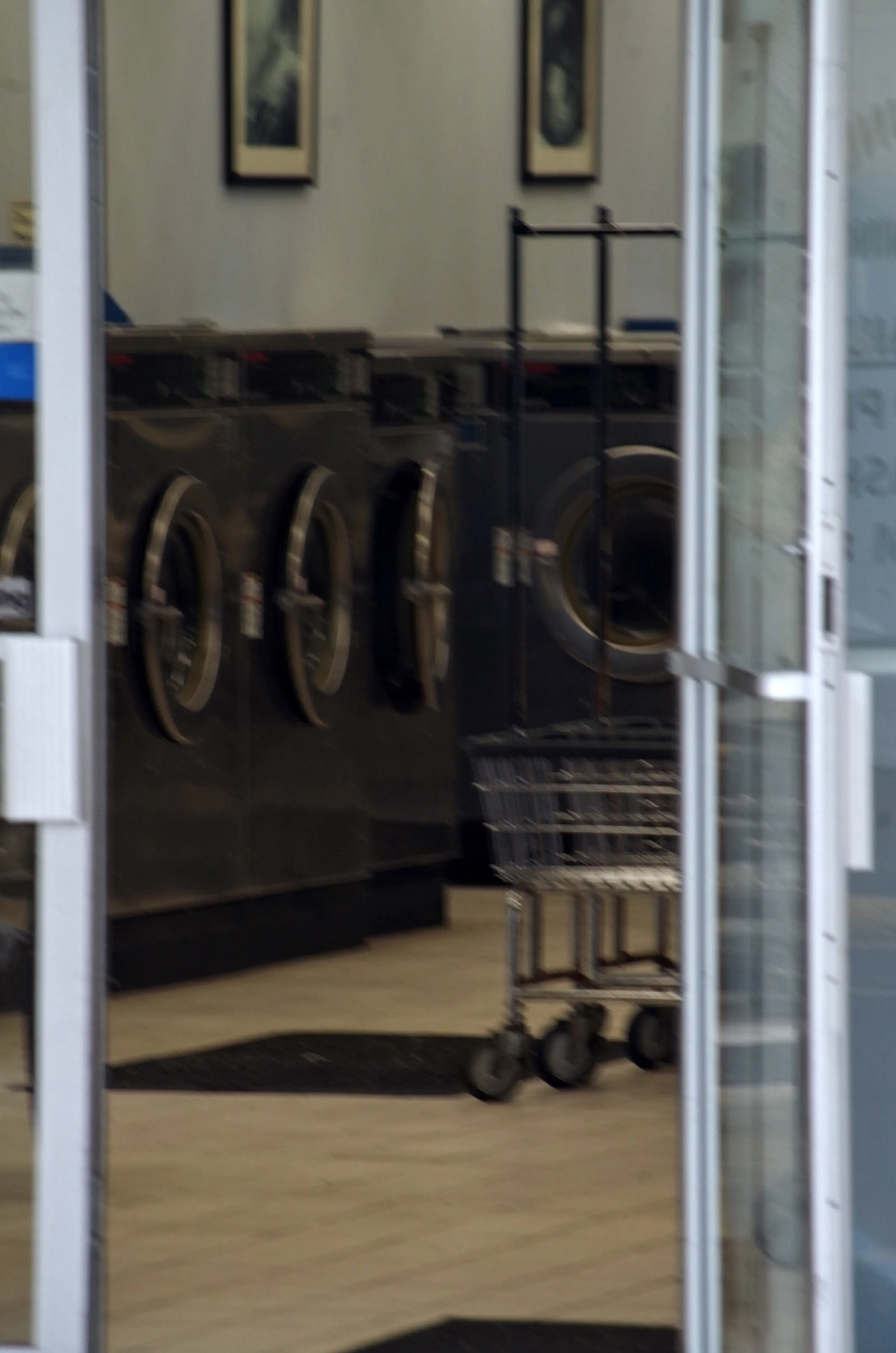 Express Laundry & Dry Cleaning thumbnail 11