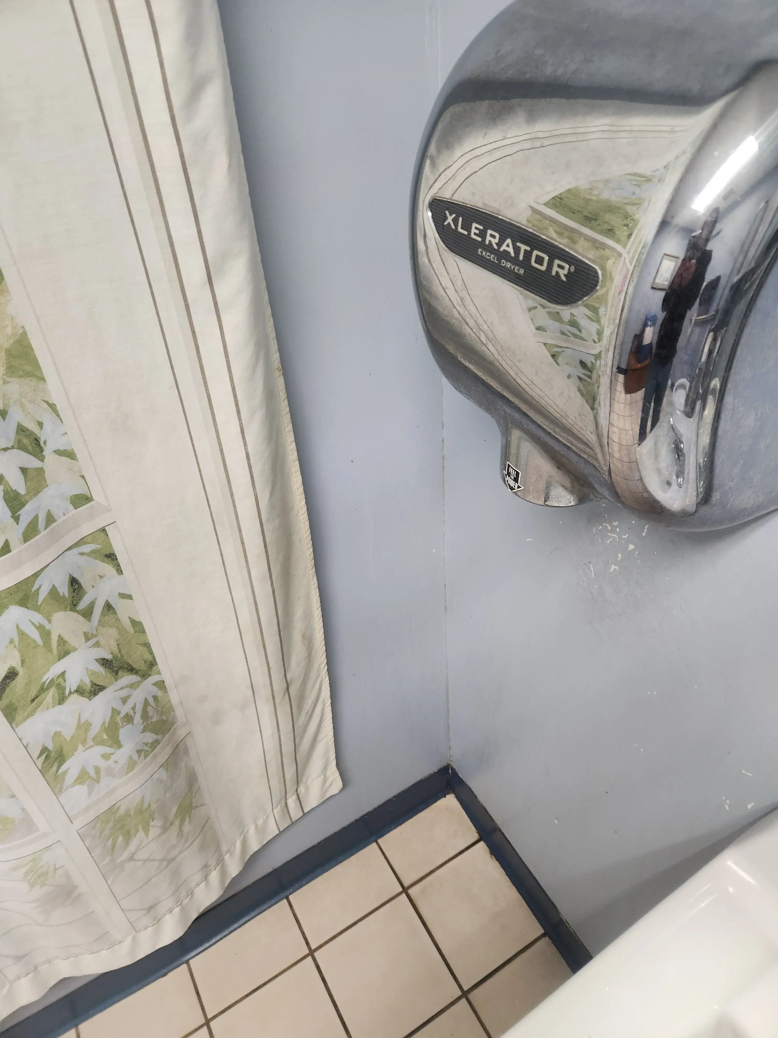 Express Laundry & Dry Cleaning thumbnail 7