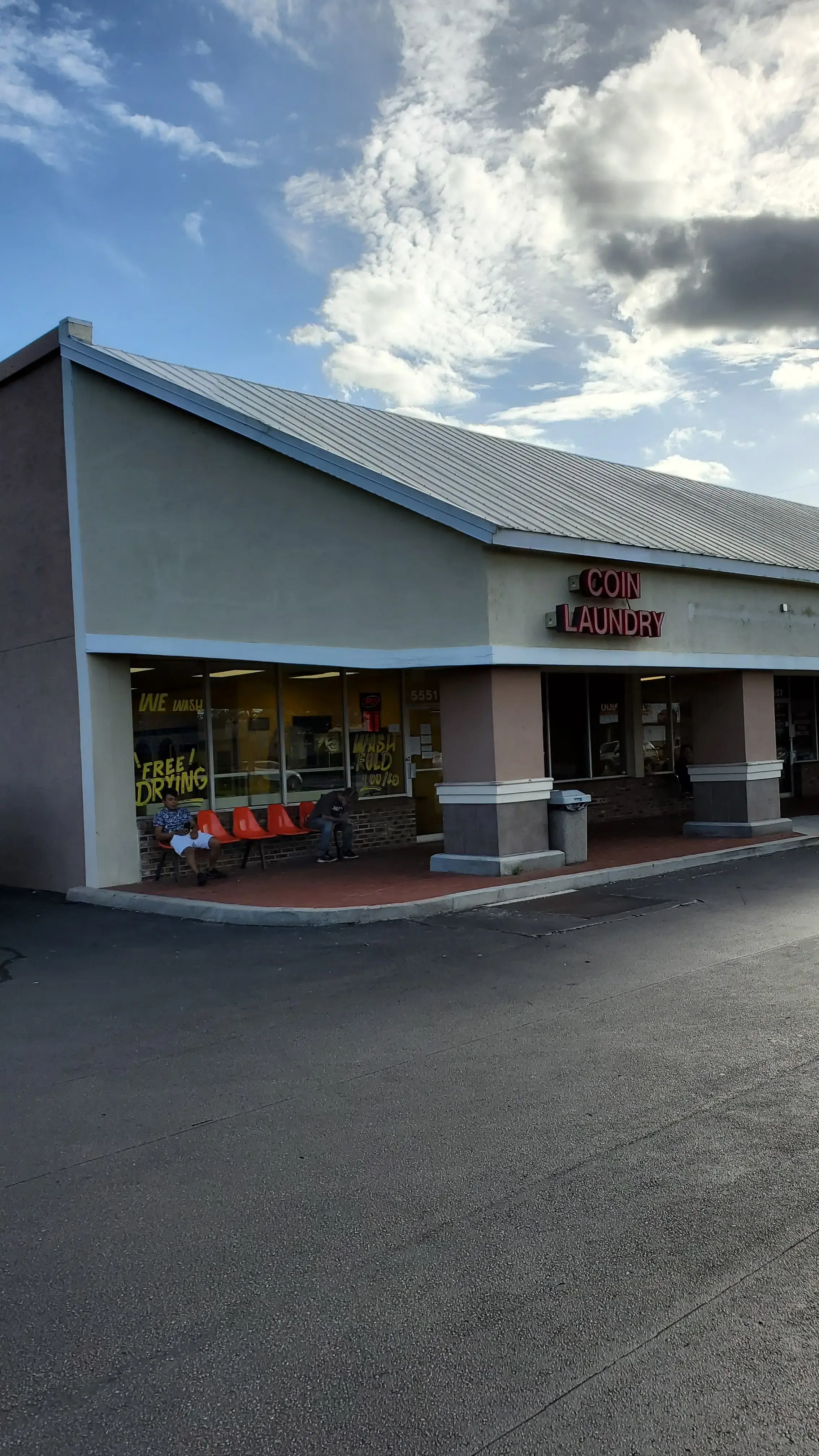 Express Laundry - Image 14